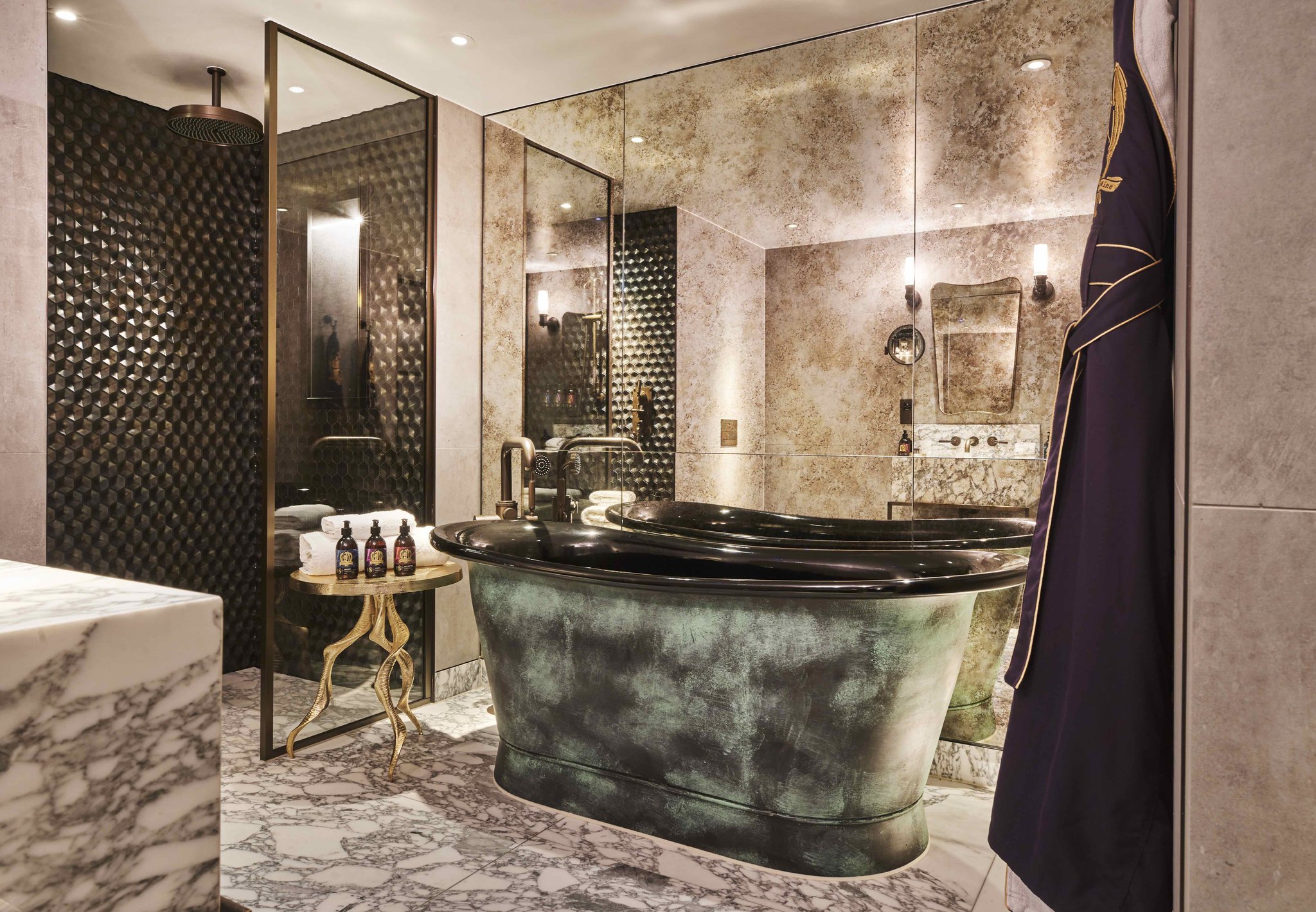 Two_Bedroom_Deluxe-Bathroom_S