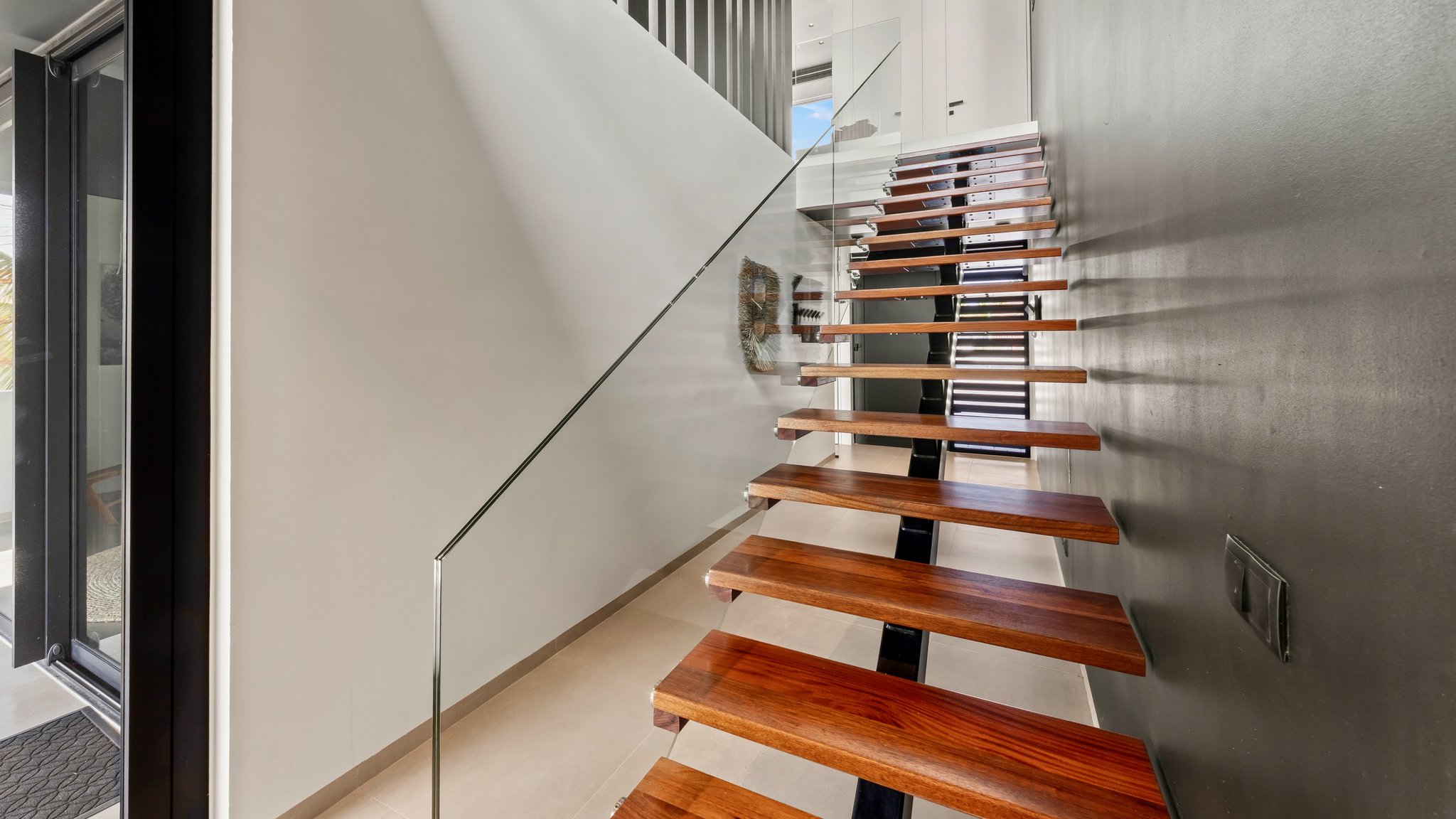 s4lQQVhtUeeoI8X1qzf6g_The_Wave_Villa_-_Stairs_S