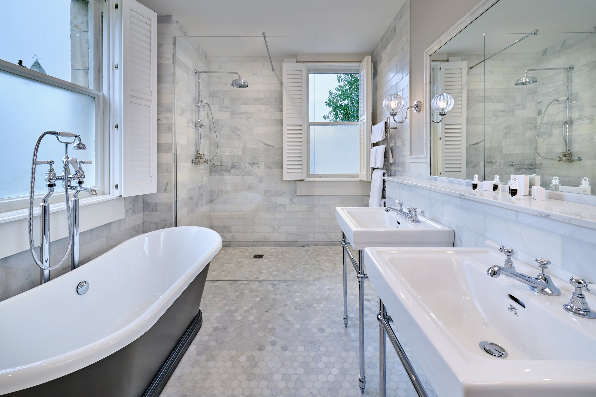Luxury_Junior_Suite_Bathroom2_S