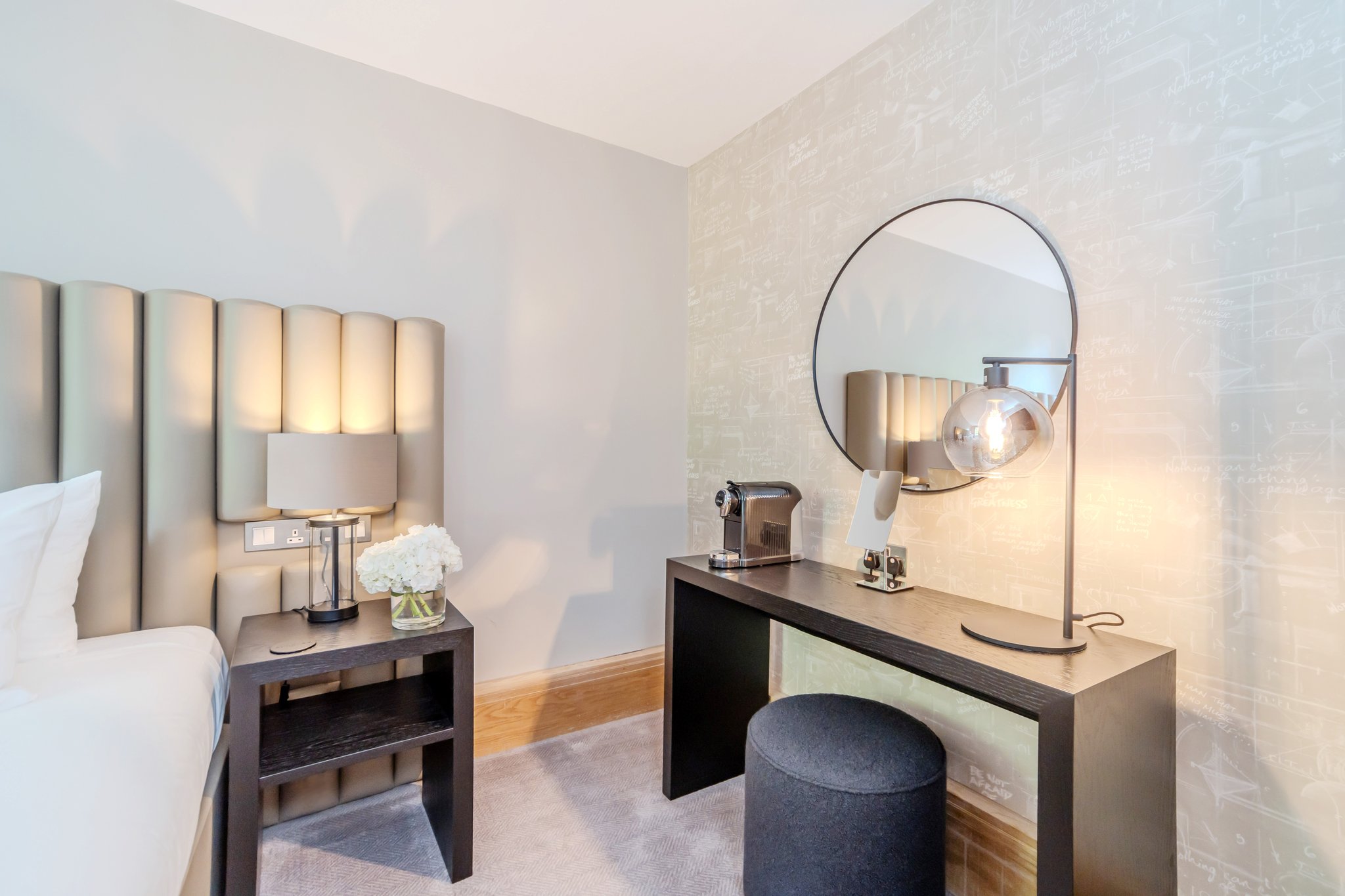 Scholar_Deluxe_Double_Room_Vanity_Table_._jpg_S