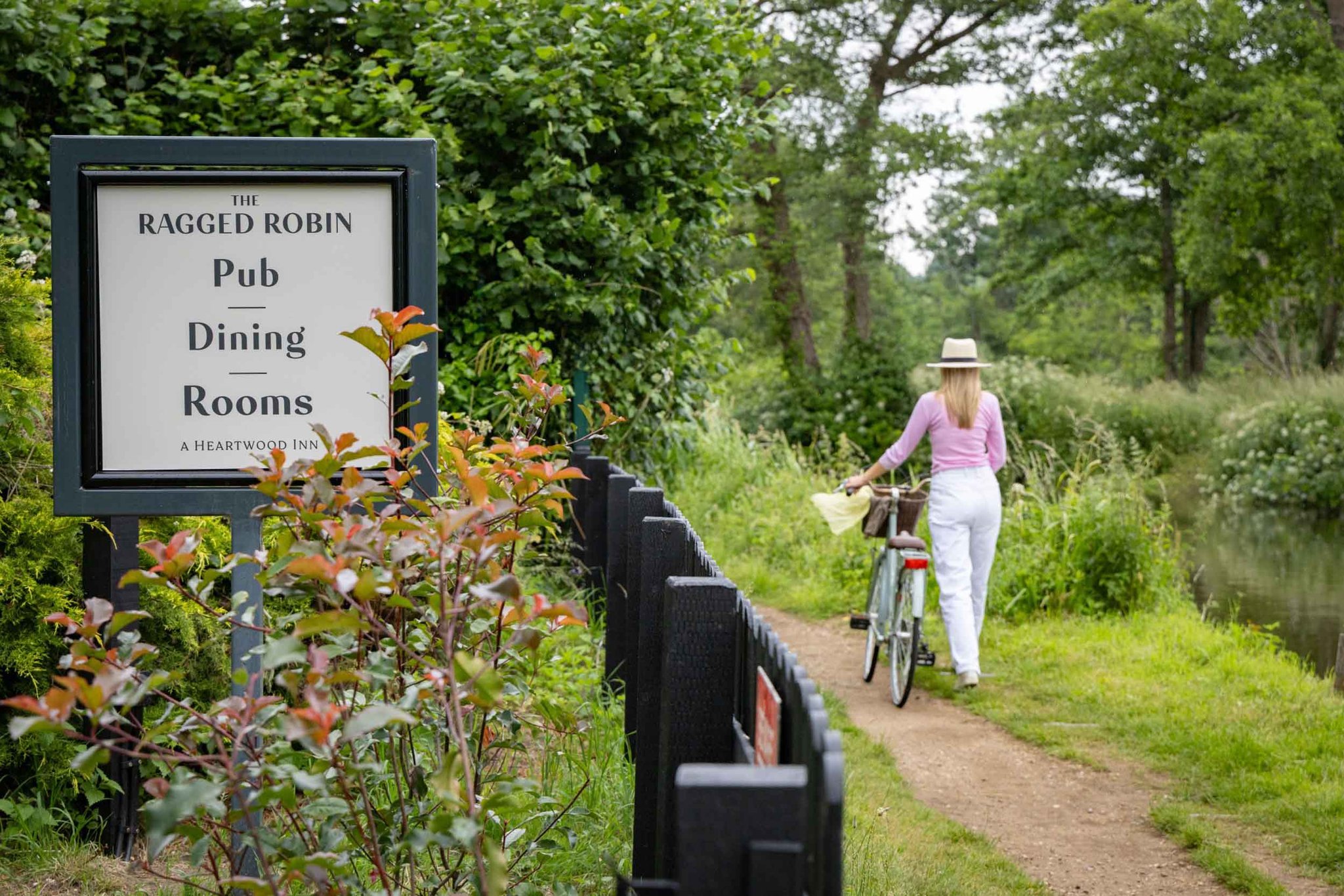 the-ragged-robin-godalming-exterior-043_S
