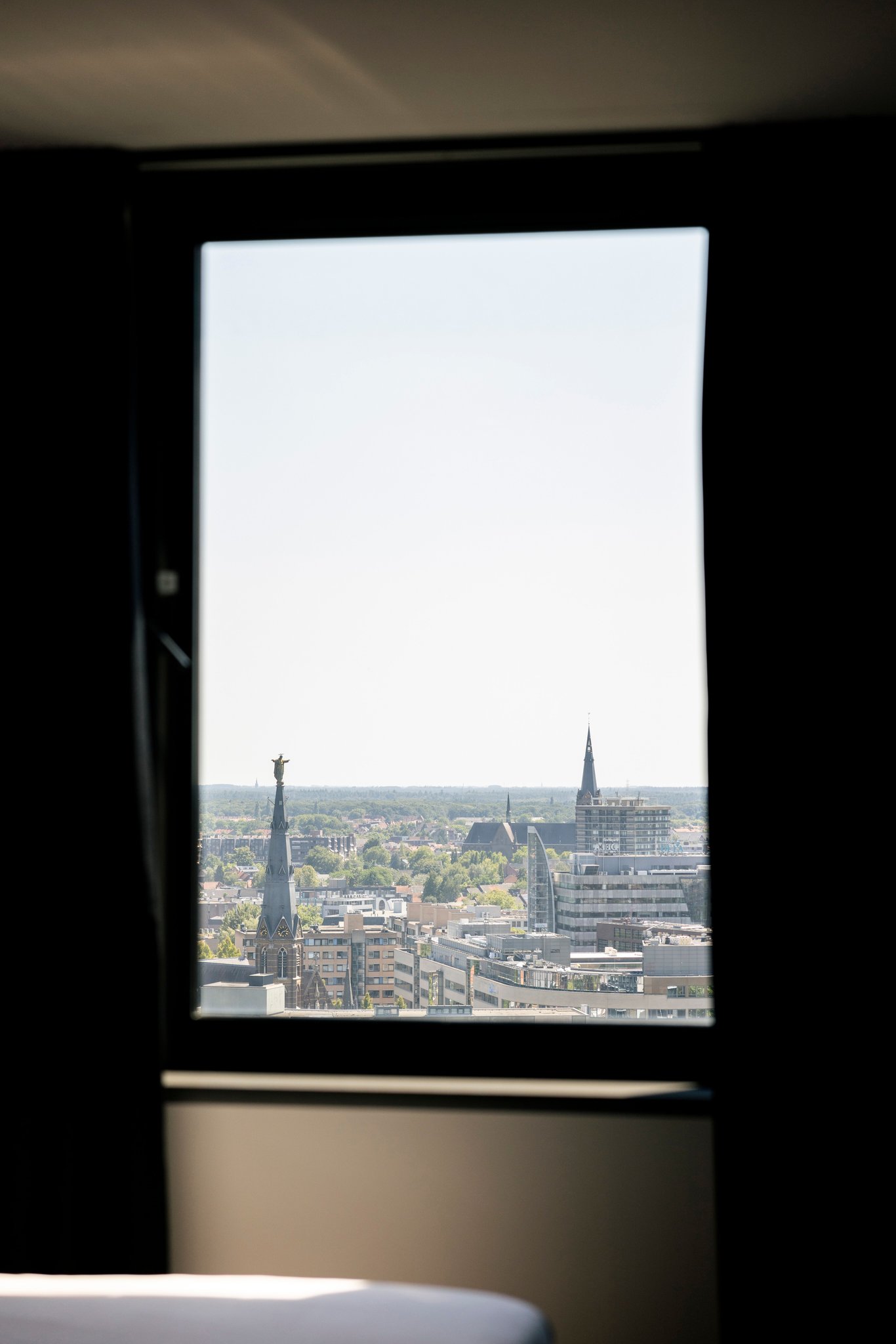 GCUlCjATQ0iKmmcAr9kUQ_Room_View_S