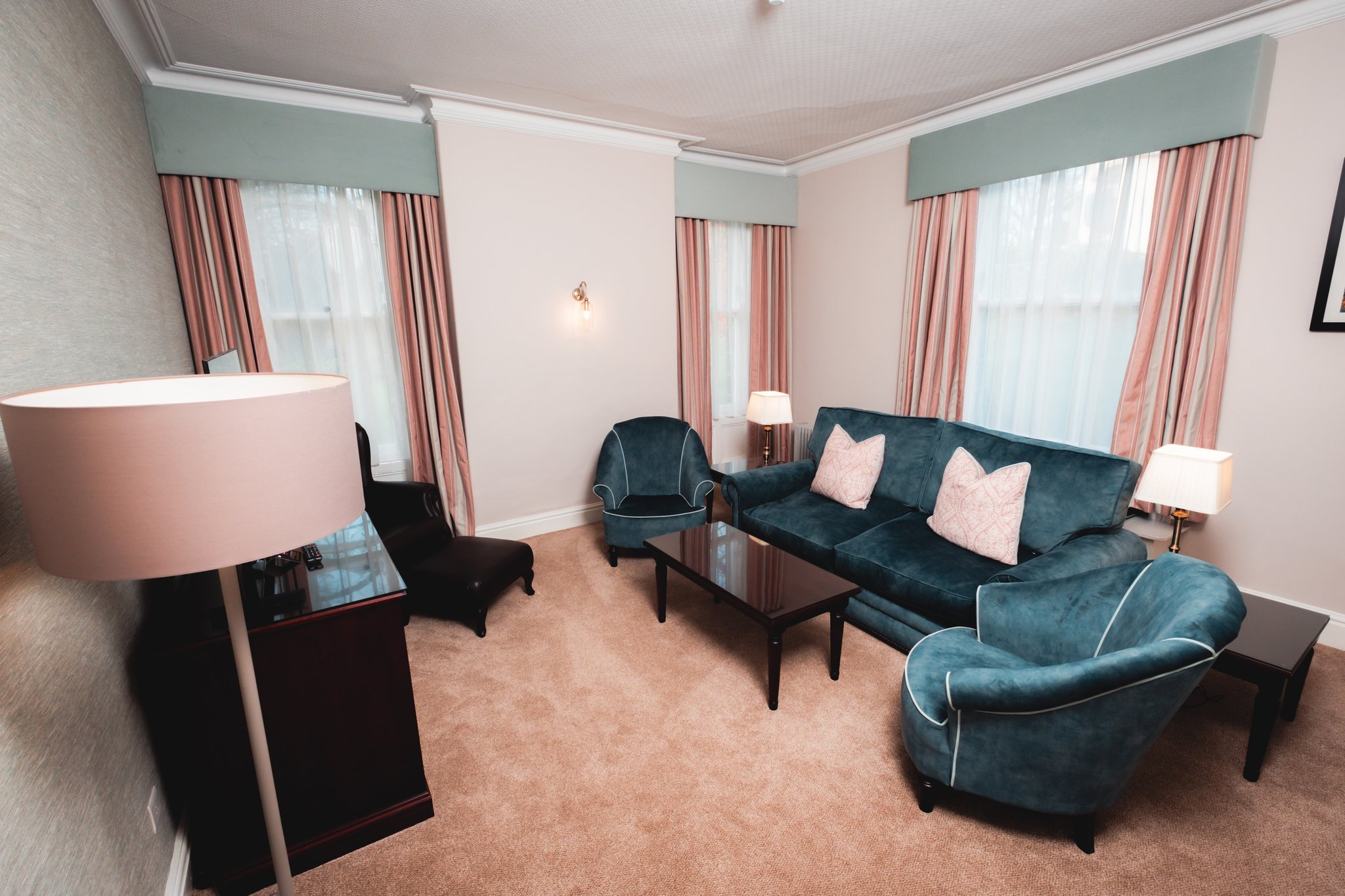 xD2n7RcYHEnNi67fJeUQ_Feature_Suite_2_S