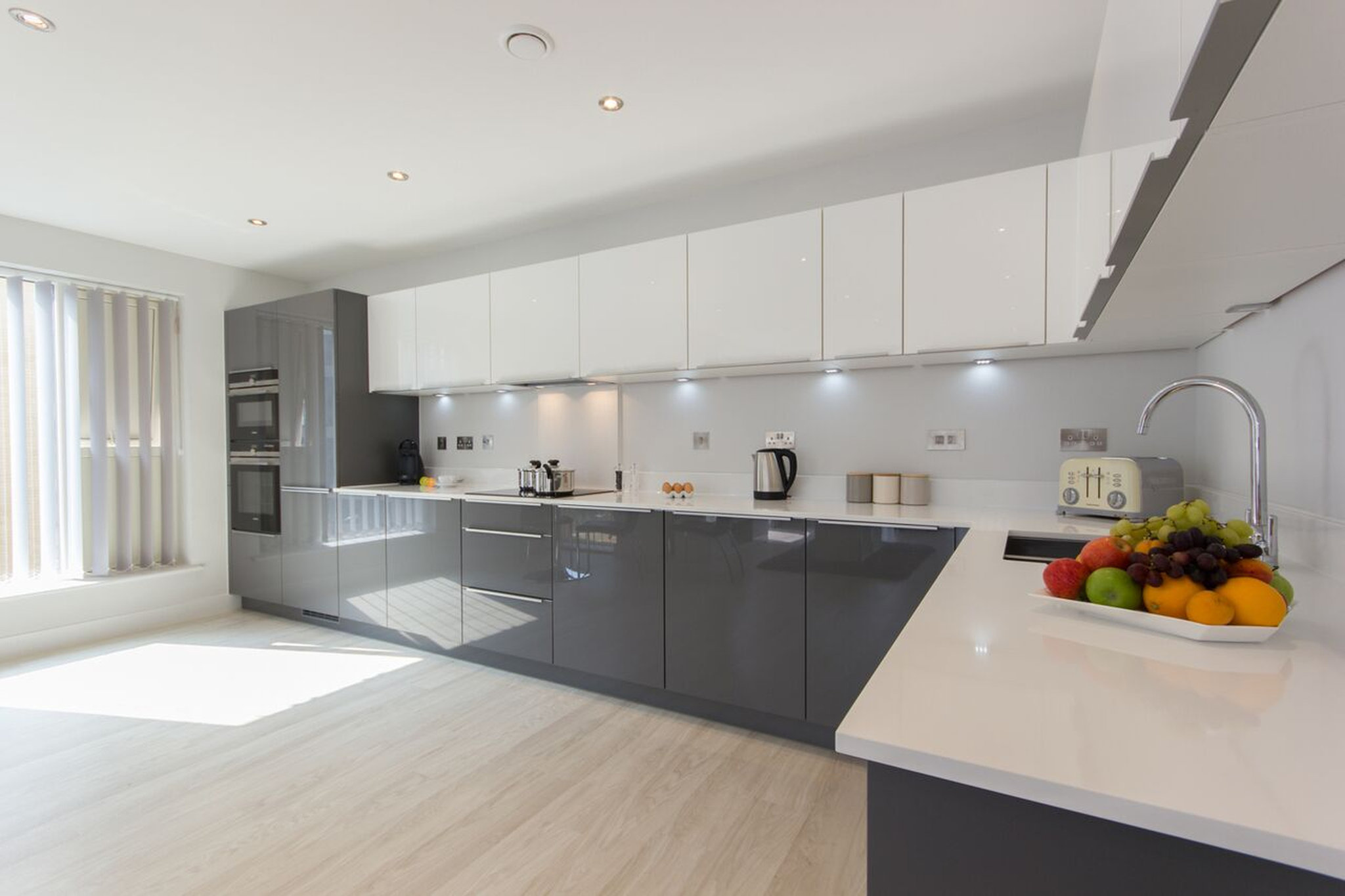 Two_bedroom_deluxe_aparment-kitchen_S