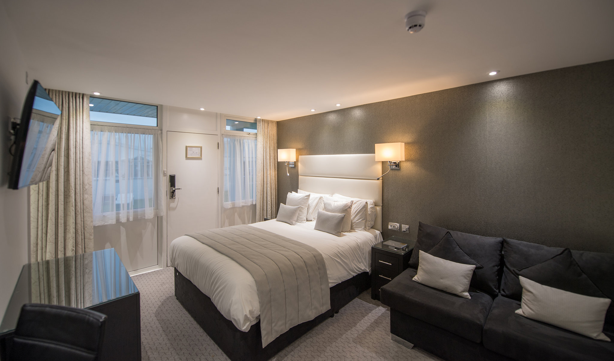 cTmUxEHltEmrcHDOB5bulg_Garden_Court_Room_S