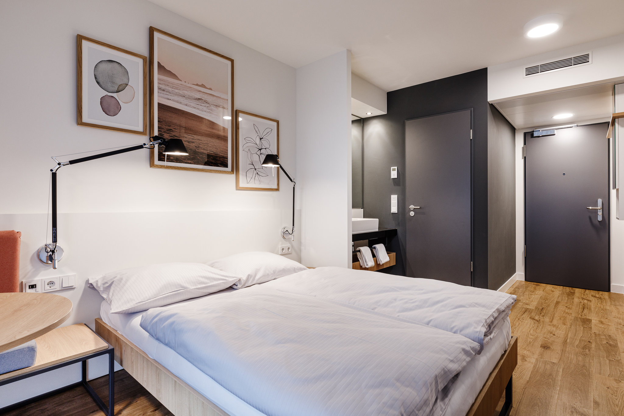 Standard_room_1_double_bed-01_S