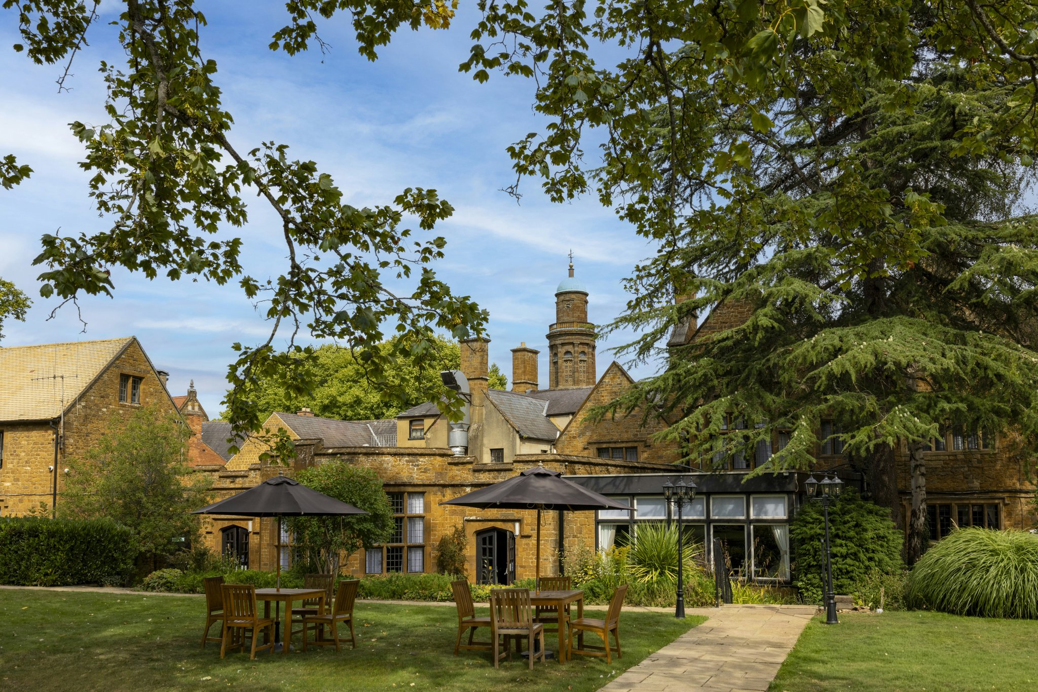 06Le4NdJ9kmjTT0SGQ5Asg_Gardens_(4)_S