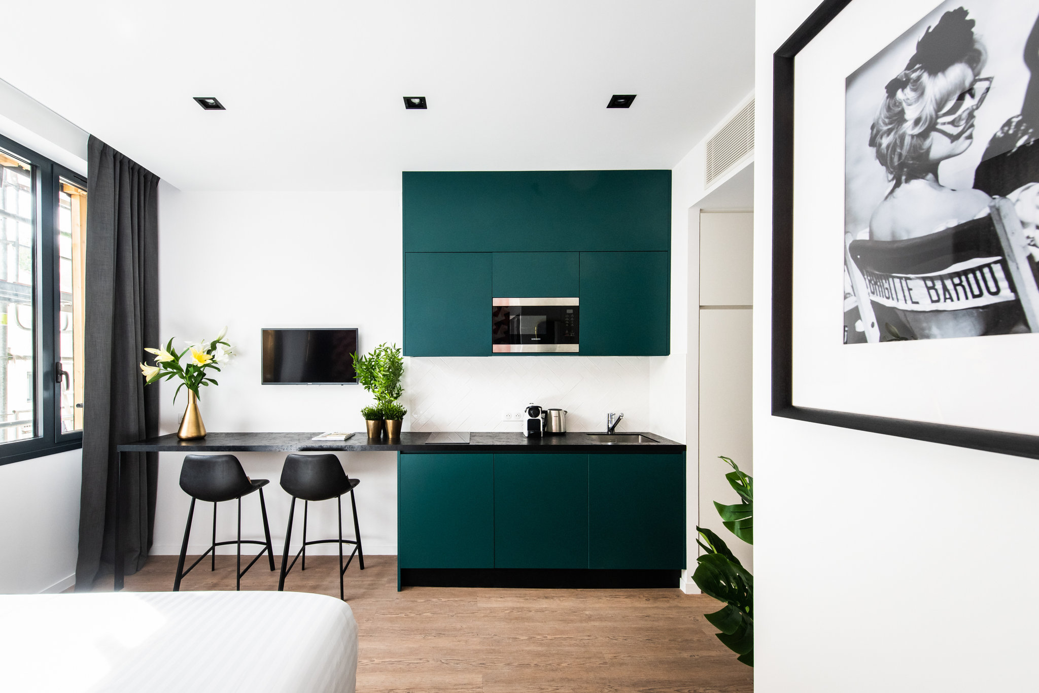 BZse4Tdqv0qsxJpv5BuYNg_Comfort_Studio_Dining_Area2.jpg_S