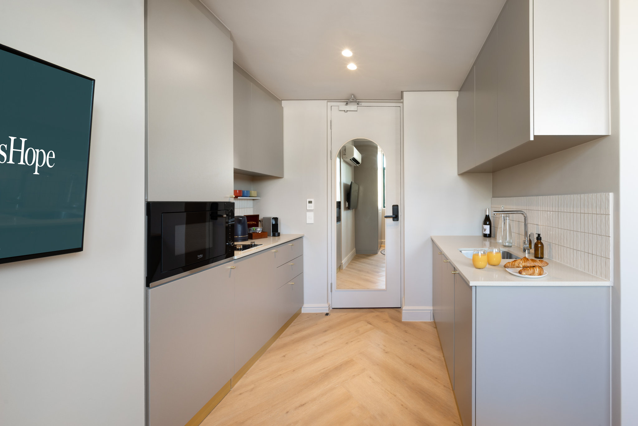 us1dYoTEmD8Tpg8jEjrA_Standard_Studio(11)_S