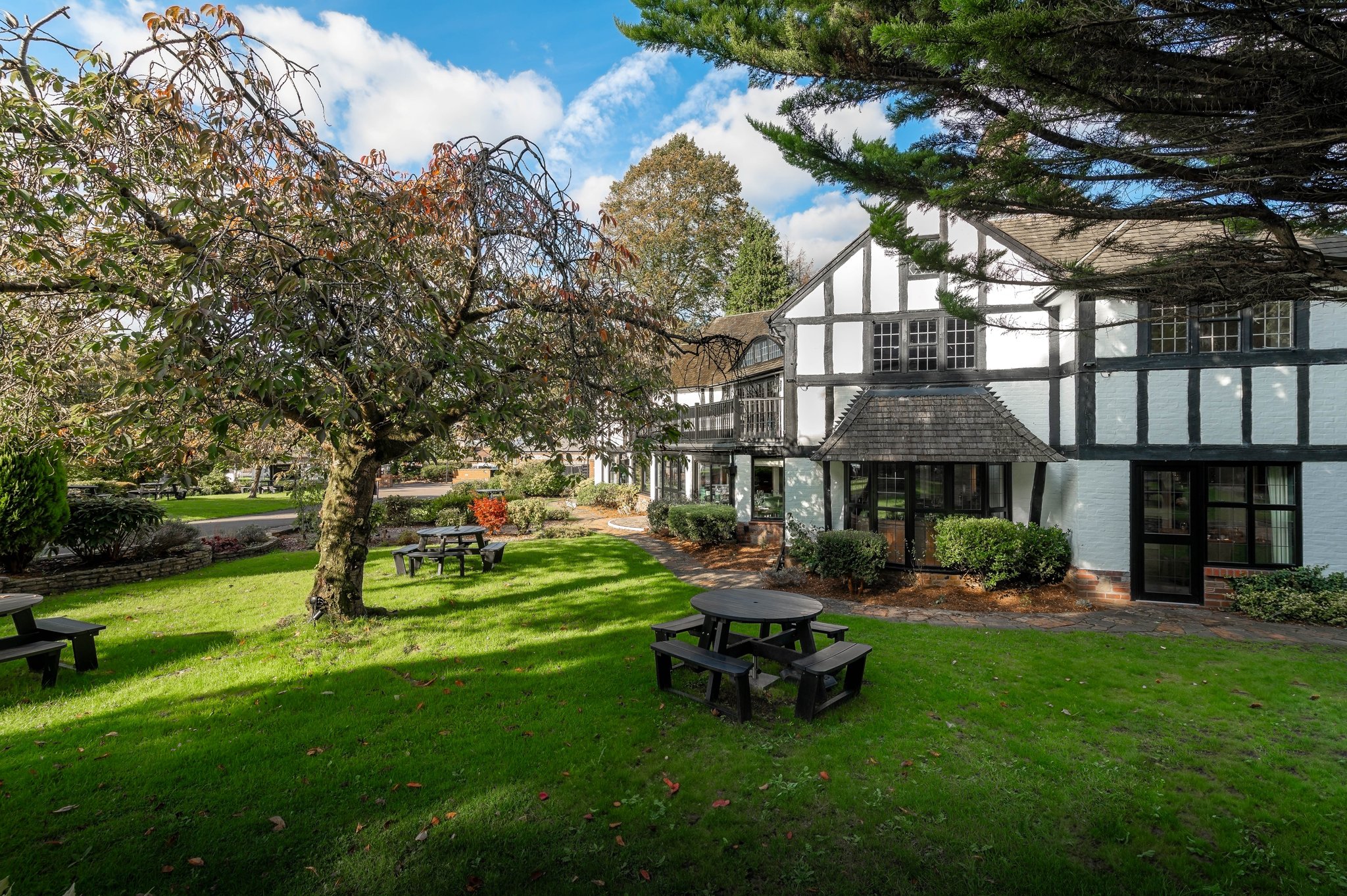 Exterior_Thatchers_garden_S