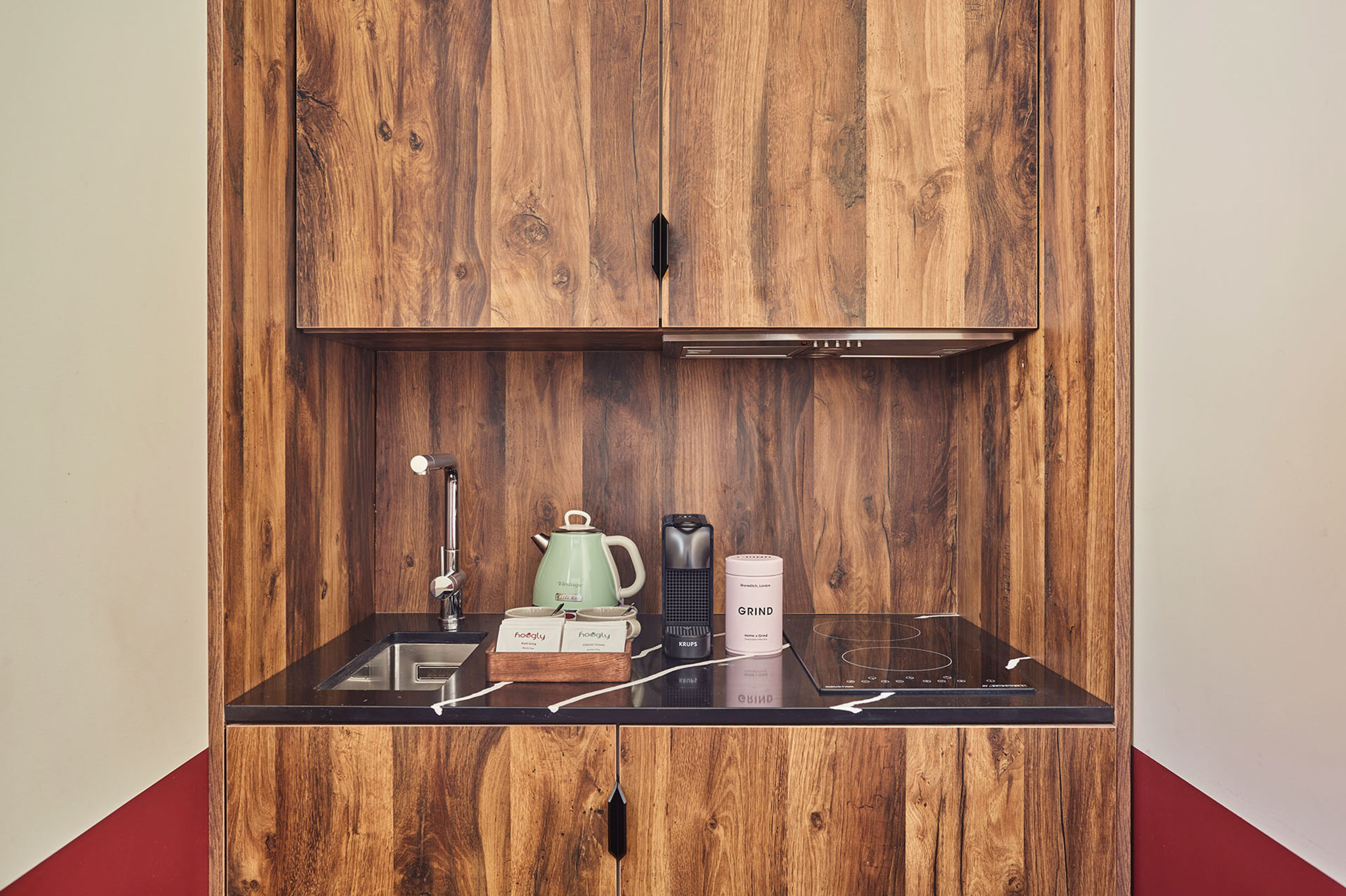 UcpweRJ3UiJgSg53j8Bg_Medium_Studio-5_S