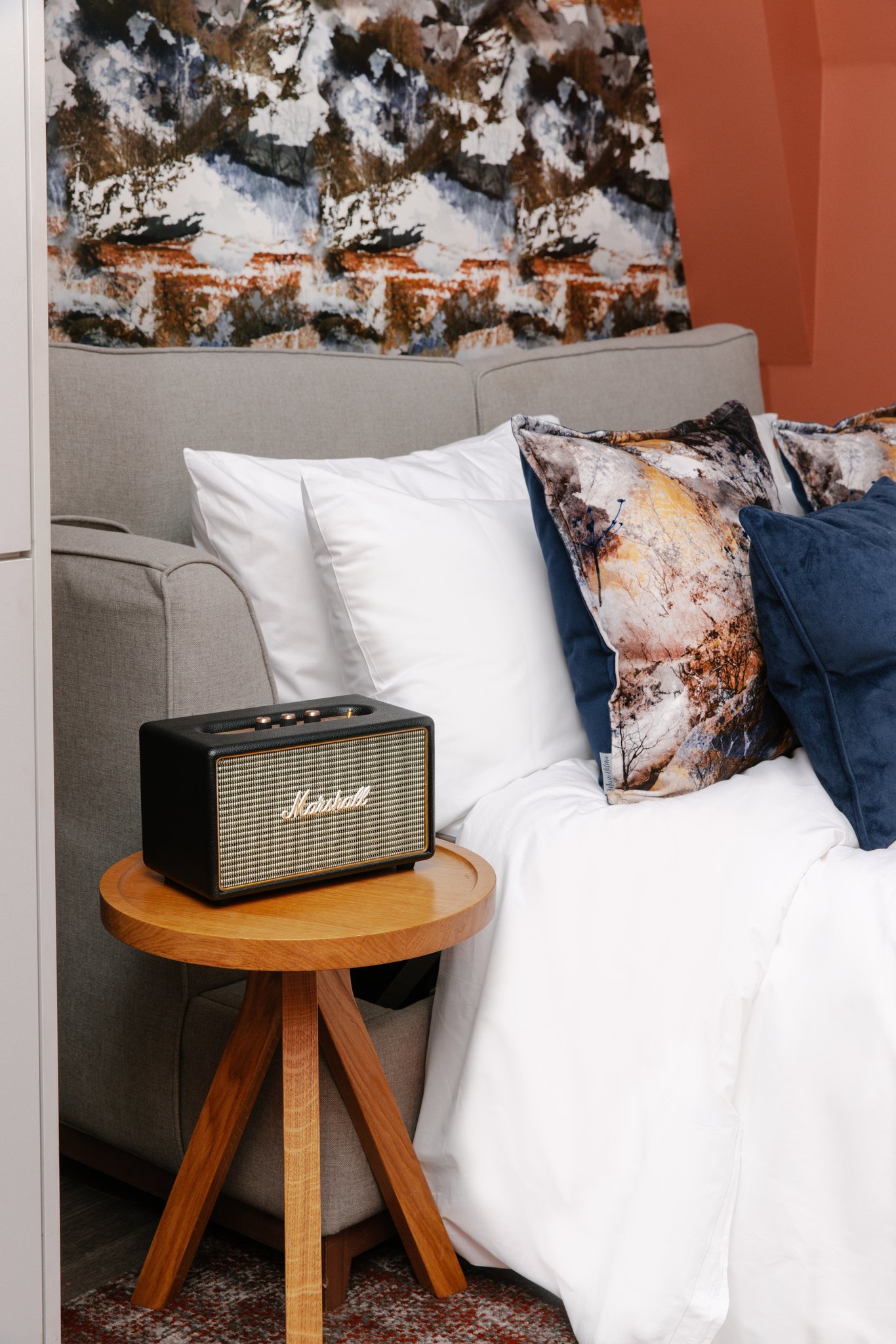 One_bedroom_close_up_S