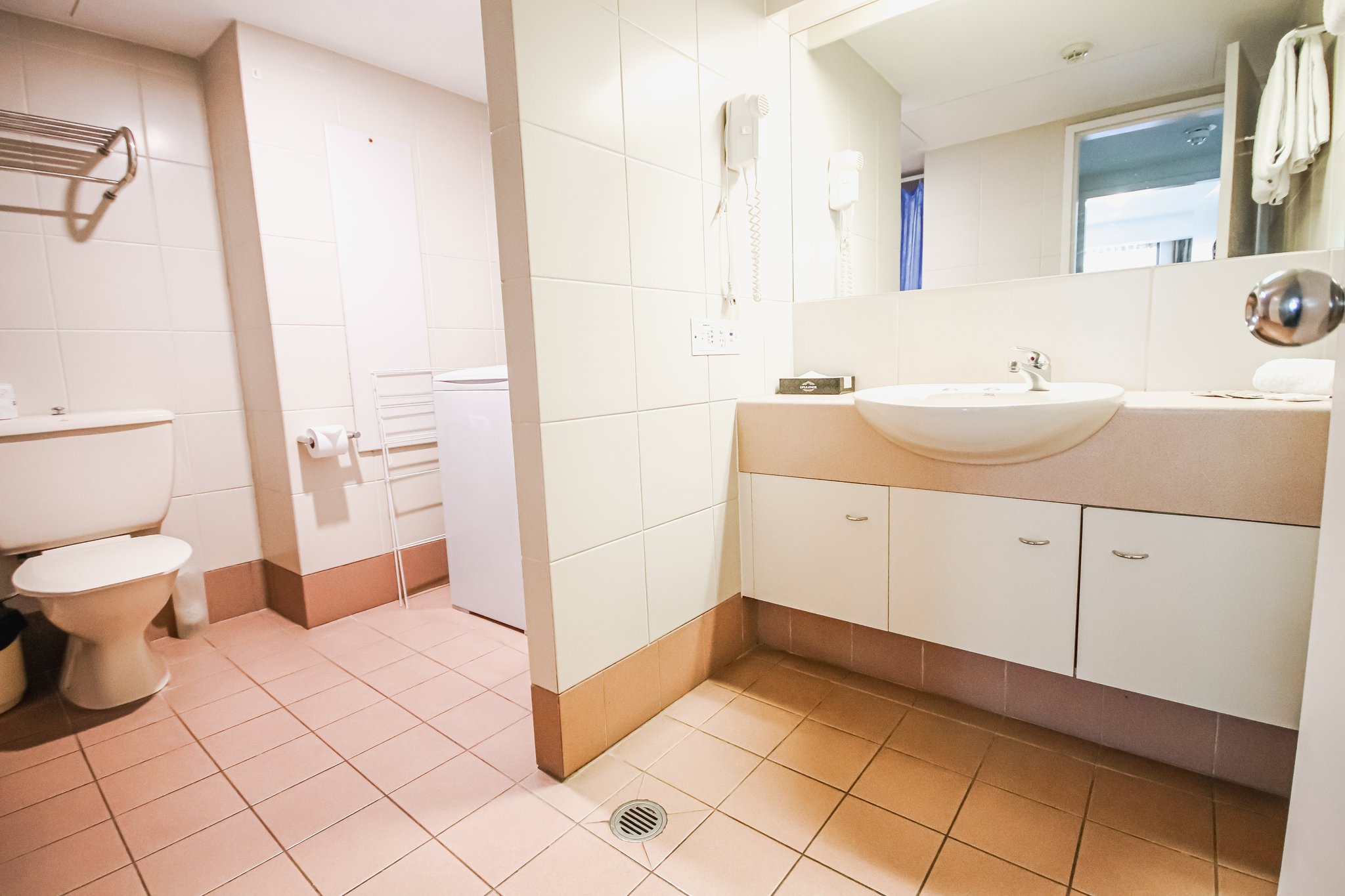 TBA8HvDzyUWXACx1j6QXhw_Bathroom_-_906_S