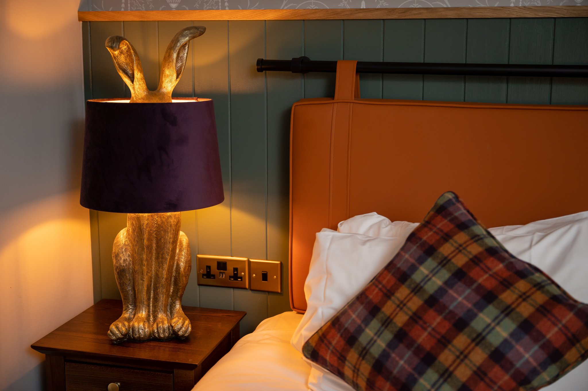 6189_DB_C_B_GreenMan_Harlow_Pub_2022_84_S