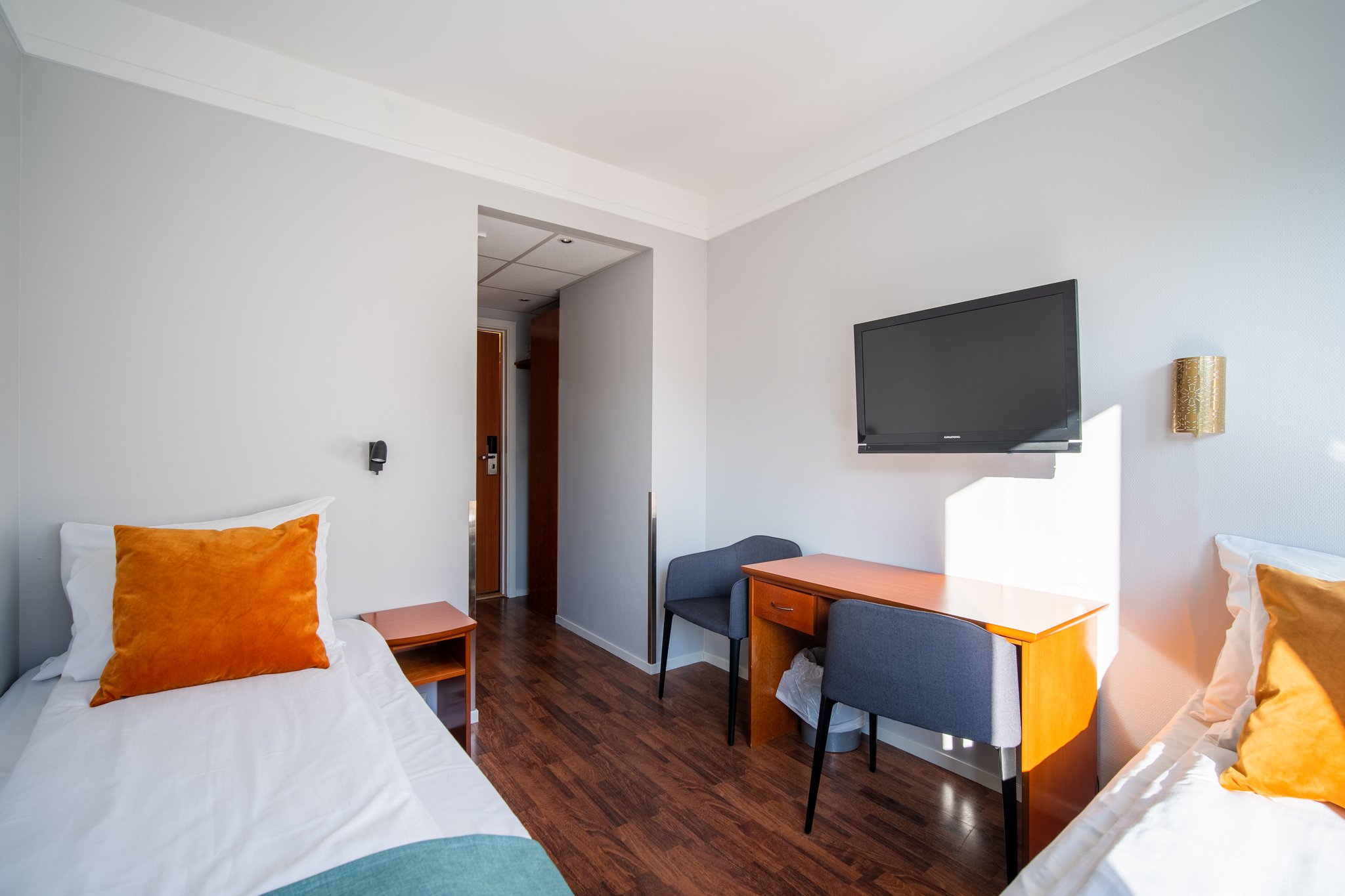 22859_standard-double-room-first-hotel-amalie-tromso-3a_S