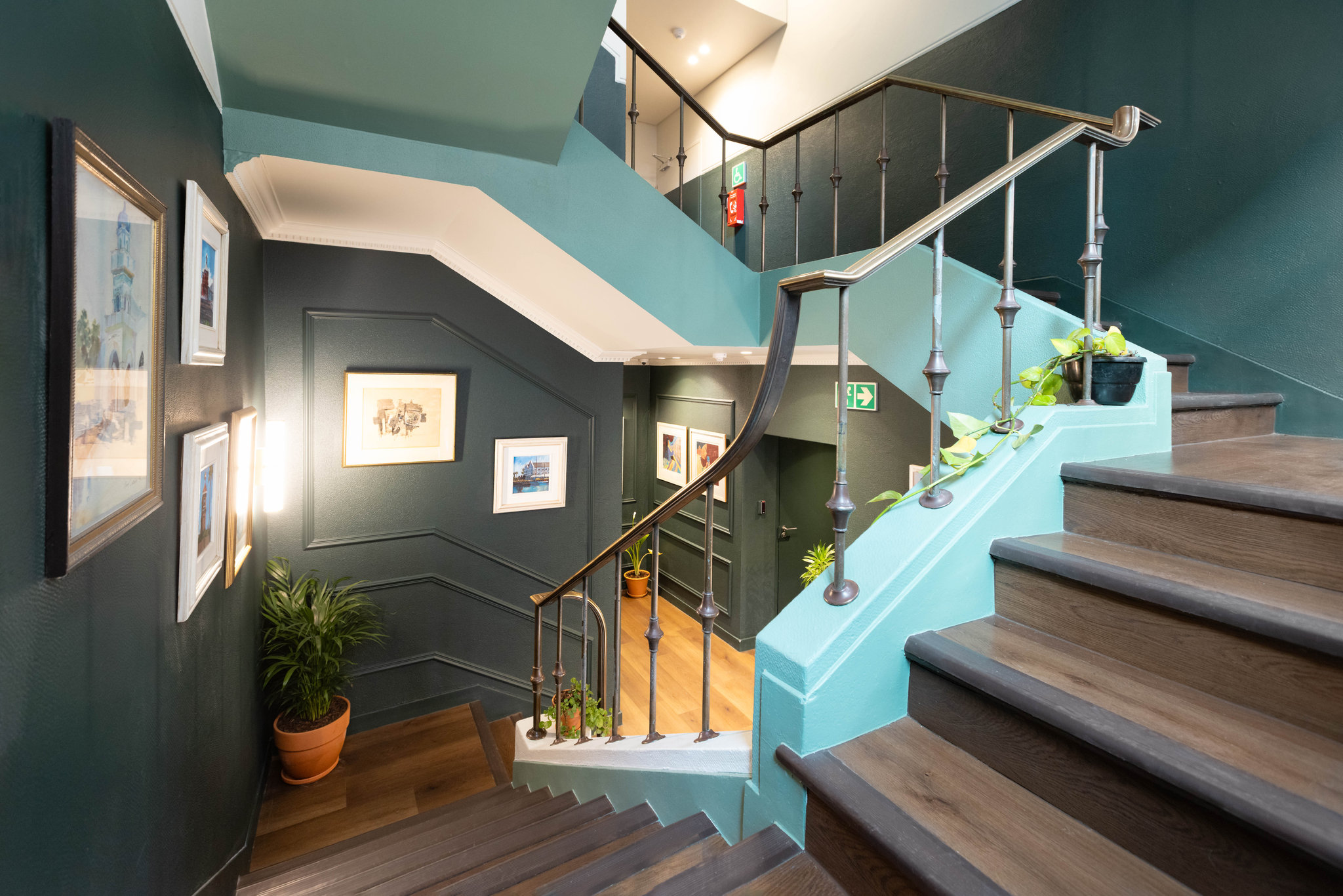 Li0DaXd0UiT2JvH9cQ8SQ_Foyer_S