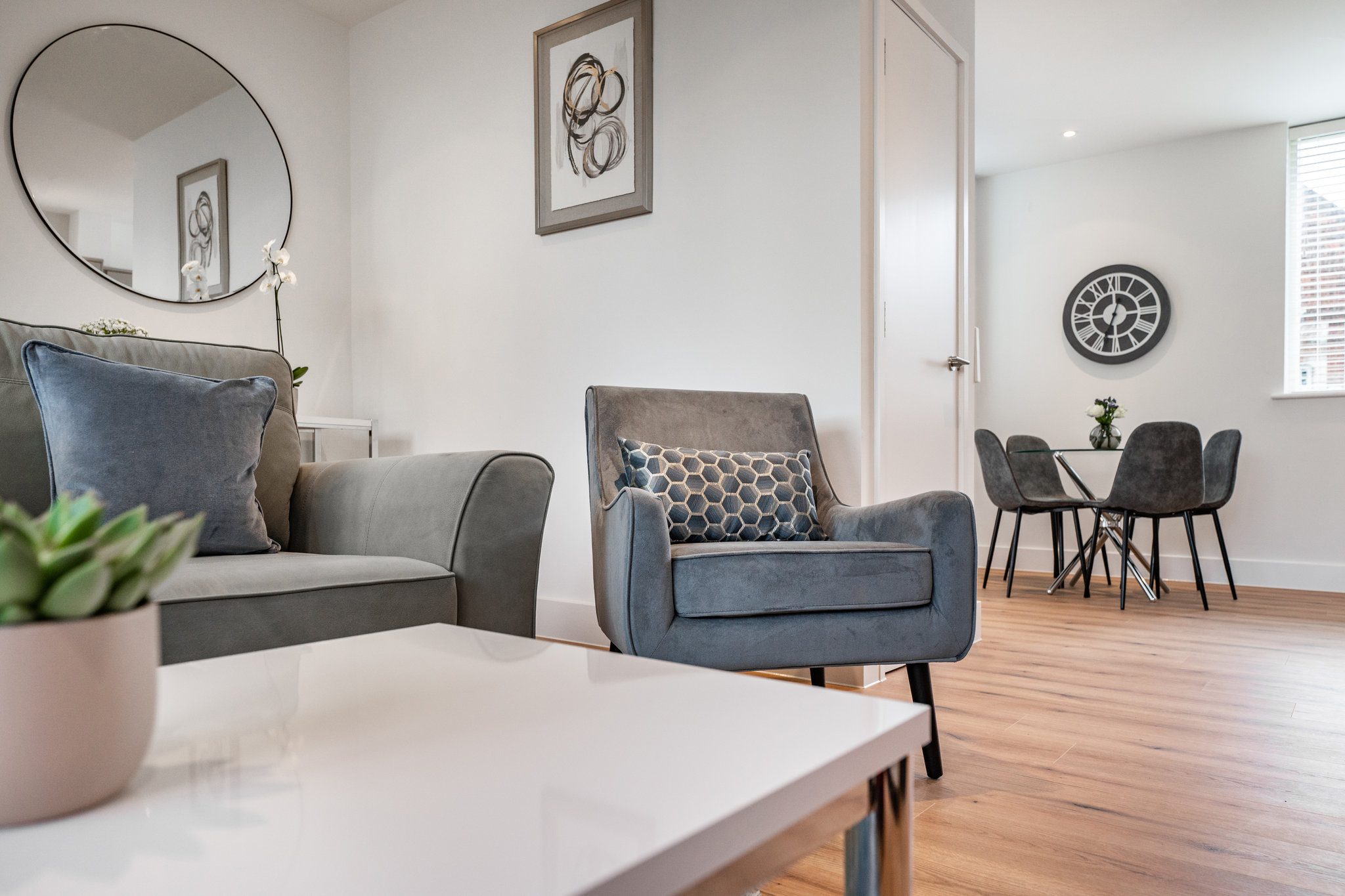 Two_Bedroom_apartment-living_room_(3)_S