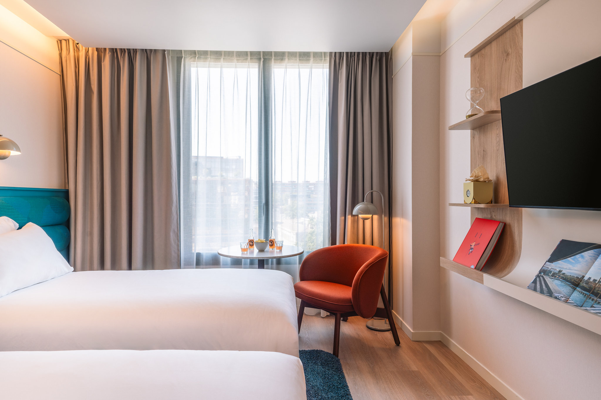 t4z32uTd606qiDsyc7LHWQ_Deluxe_Twin_(1)_S