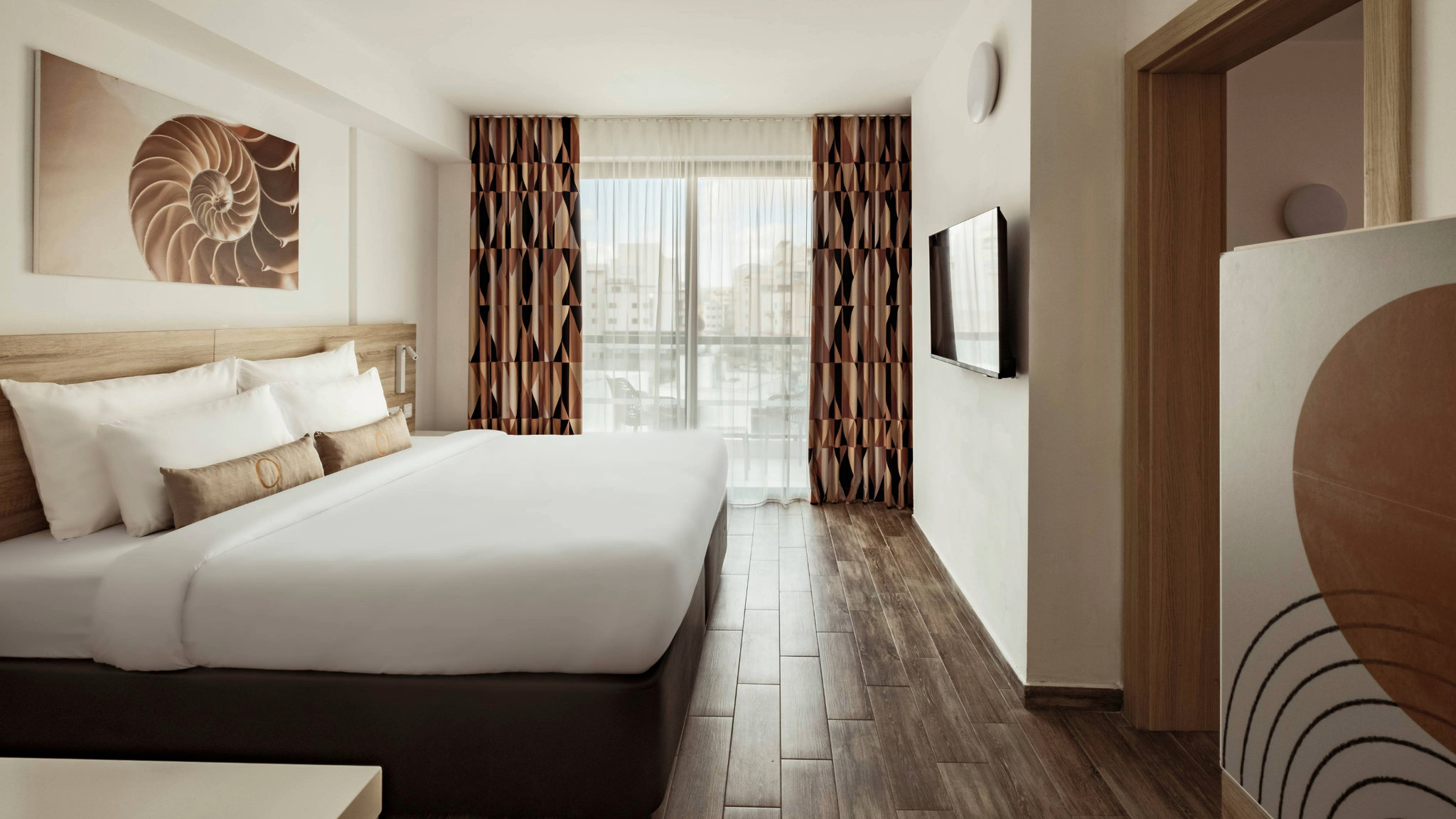 AX_ODYCY_-_Rooms_-_Family_Room_Land_View_(1)_S