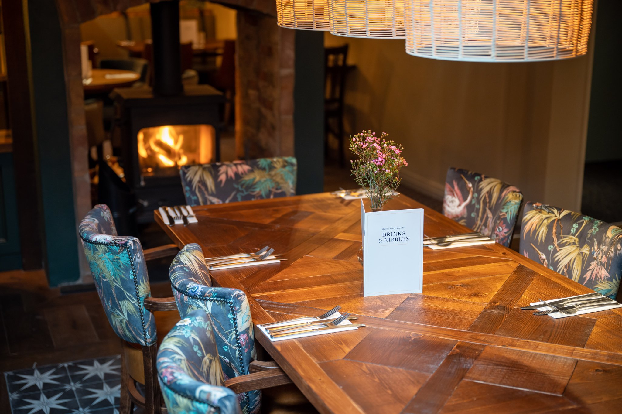 6189_DB_C_B_GreenMan_Harlow_Pub_2023_47_S