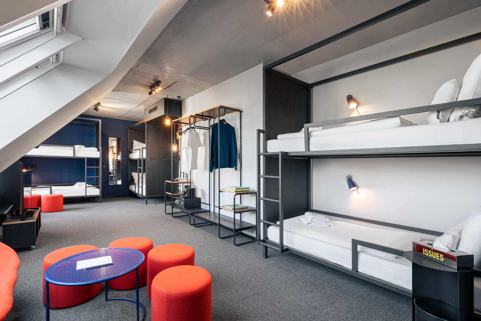 Family_Room_Sleep_Six_S