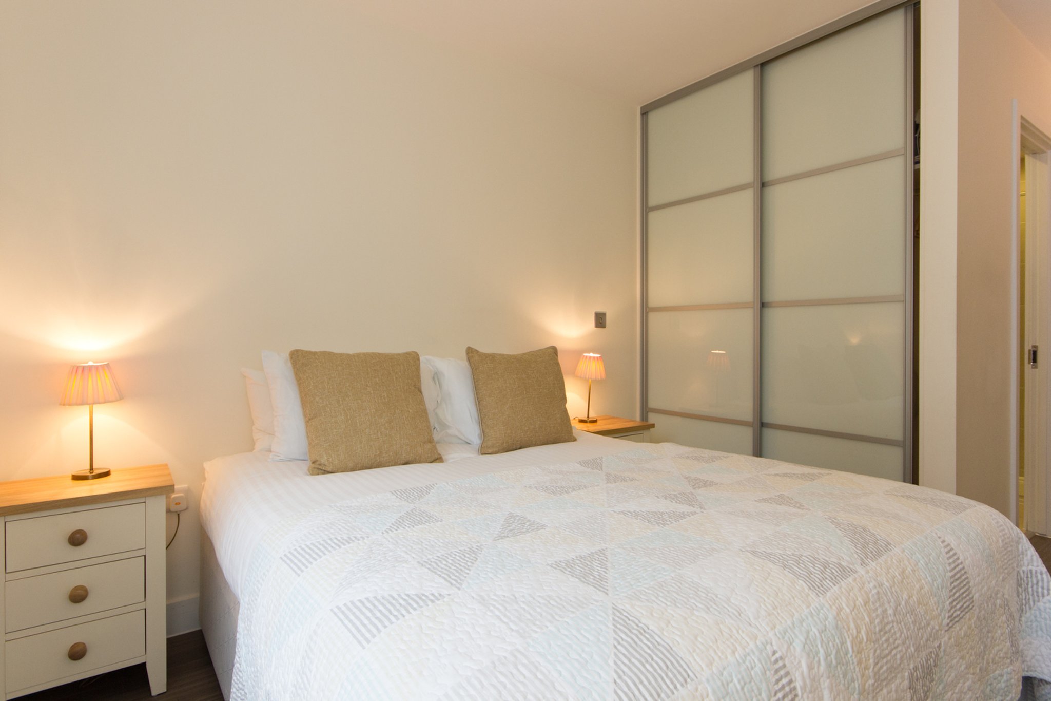 Two_bedroom_deluxe_aparment-bedroom_S