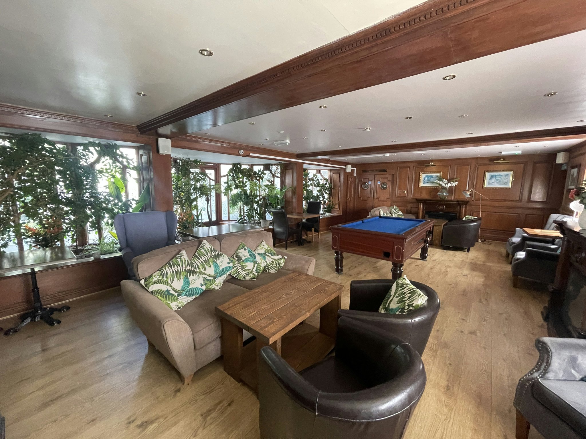 YYT54k9SxUChHa8VWhI5A_Game_Room_S