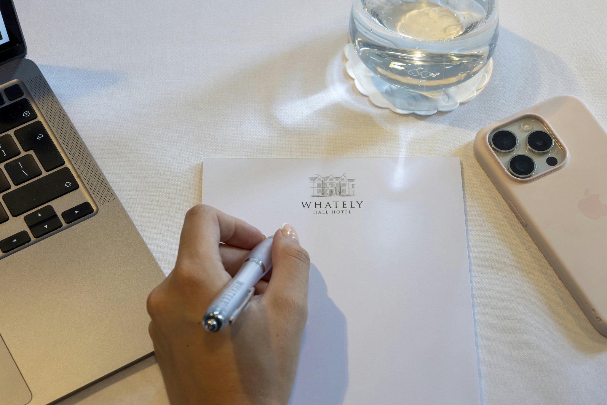 kwuGuH2FEScQihzBf5sg_Meeting_Room_amenities_(2)_S