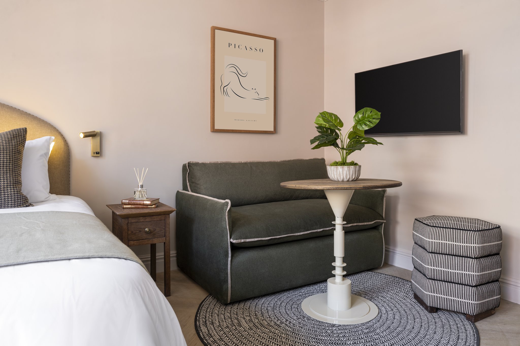 qIetLs9oUeMhu6PpaKZ2Q_Superior_Studio.(18)_S