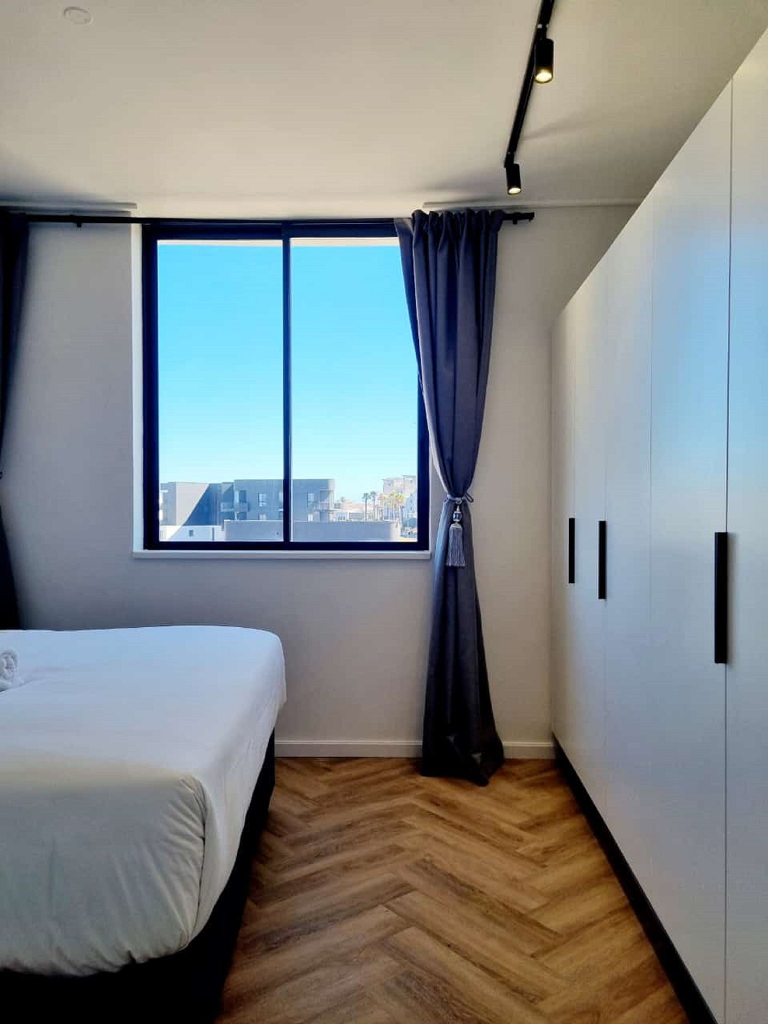 On_park_one_bedroom_-00_S