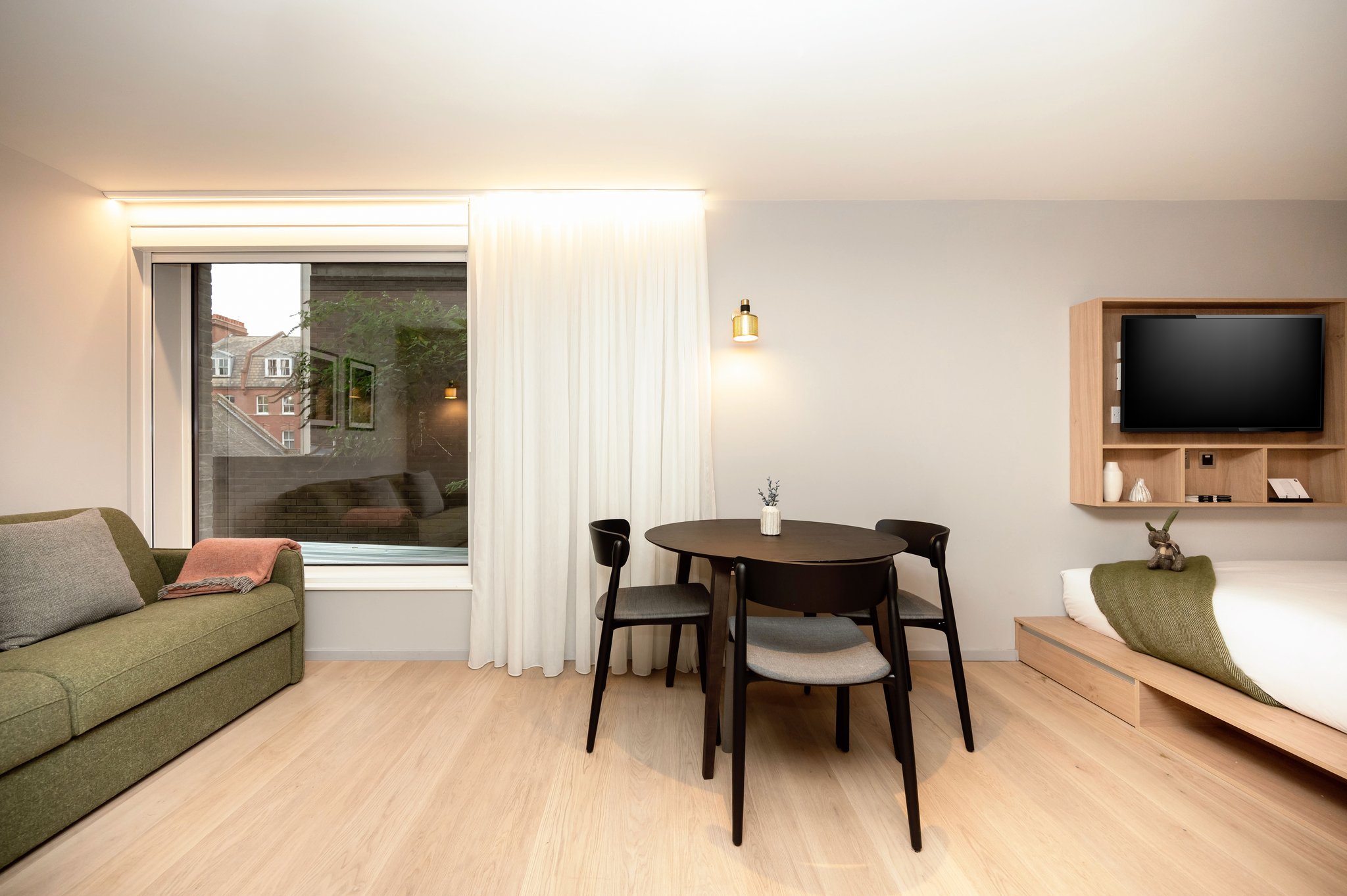 sG3FeqoYZkCVCXORvxywg_S4A_-_Large_Studio_S