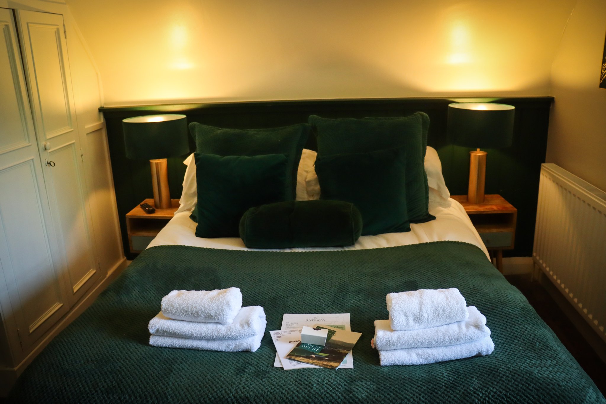 fihx7ILxkSk7tpfCz49kw_Room_6_Deluxe_Double-09_S