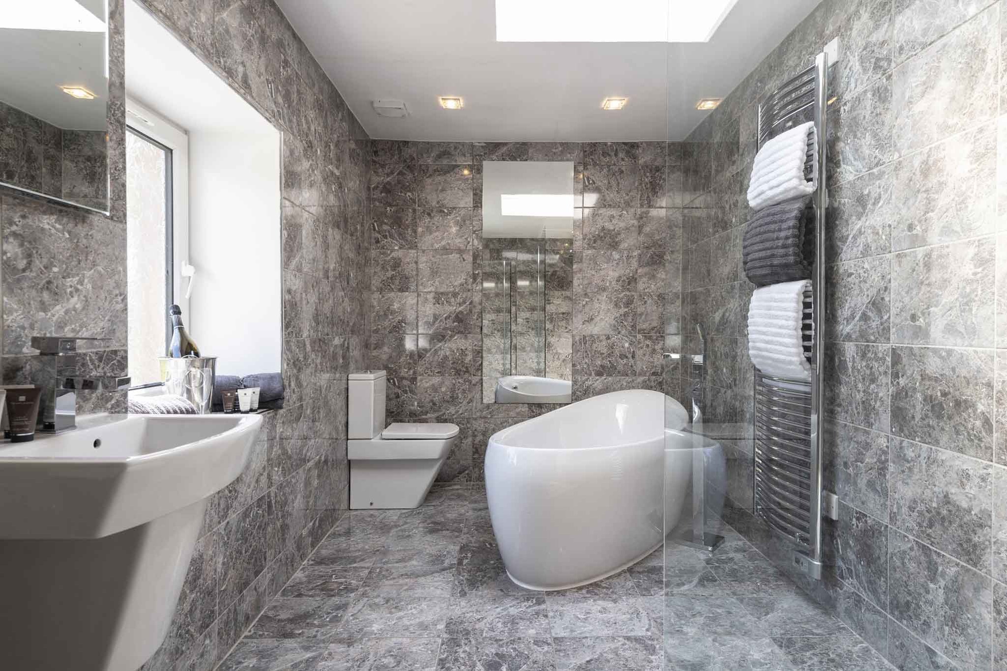 Master_Suite_Bathroom_S