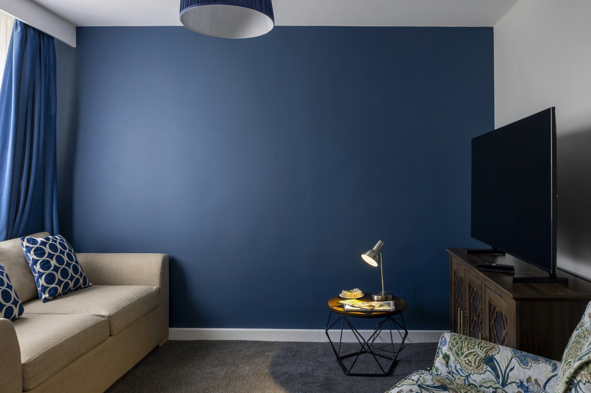 4VOmqIuL0kOyKRUgv2Sng_Superior_Wing_Suite_(3)_S