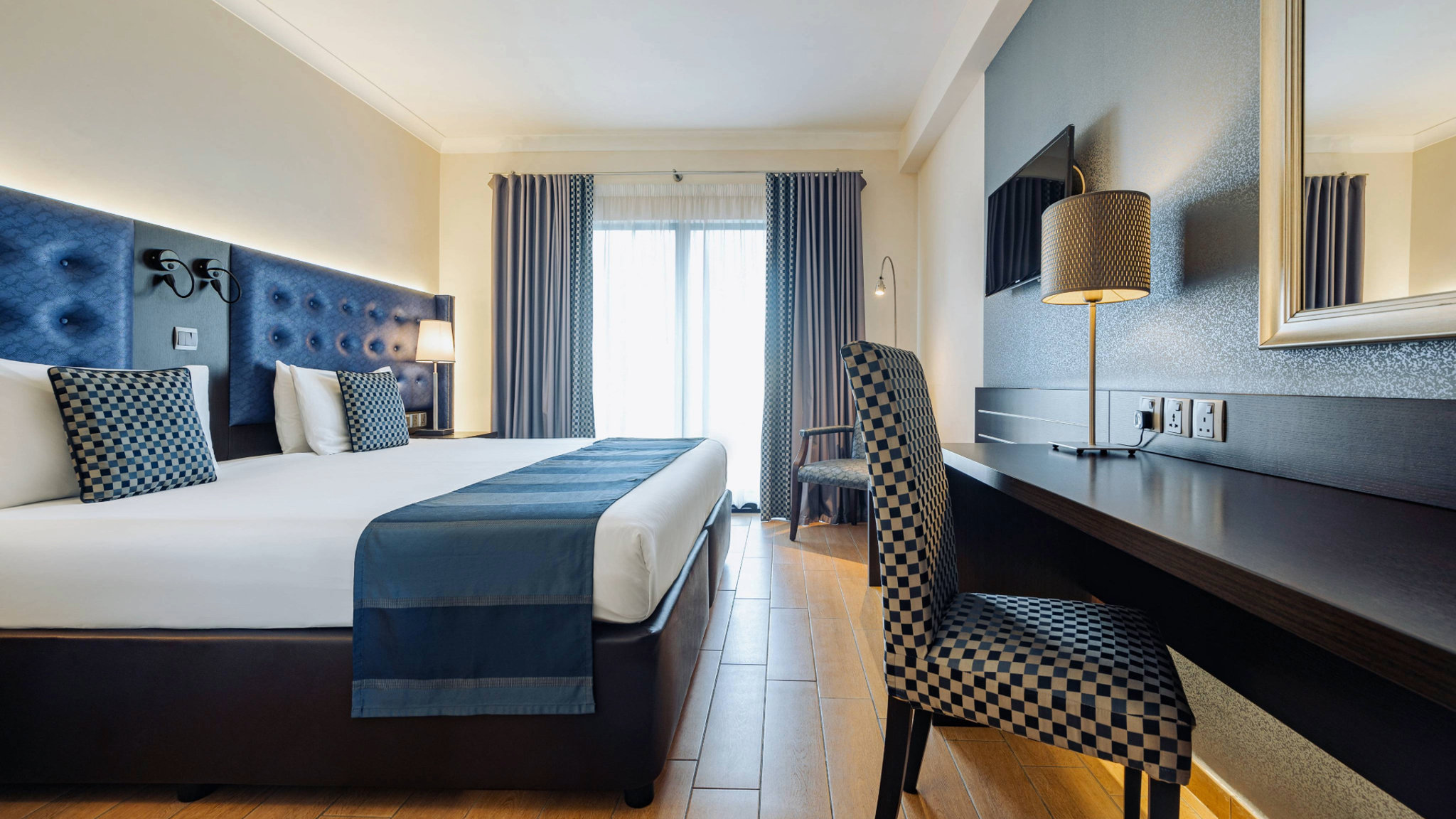 AX_The_Victoria_Hotel_-_Executive_Room_(7)_S