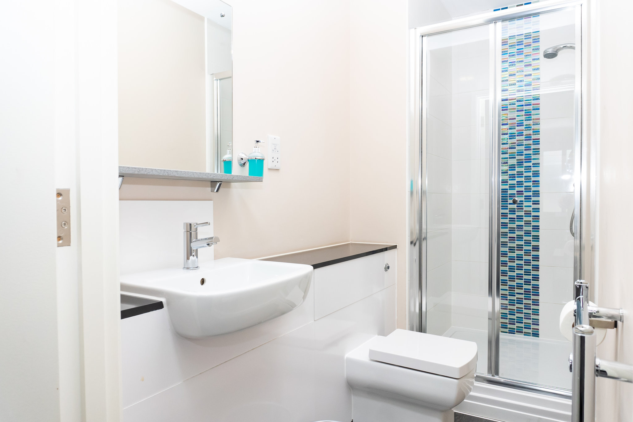 Two_Bed_Apt_Bathroom_S