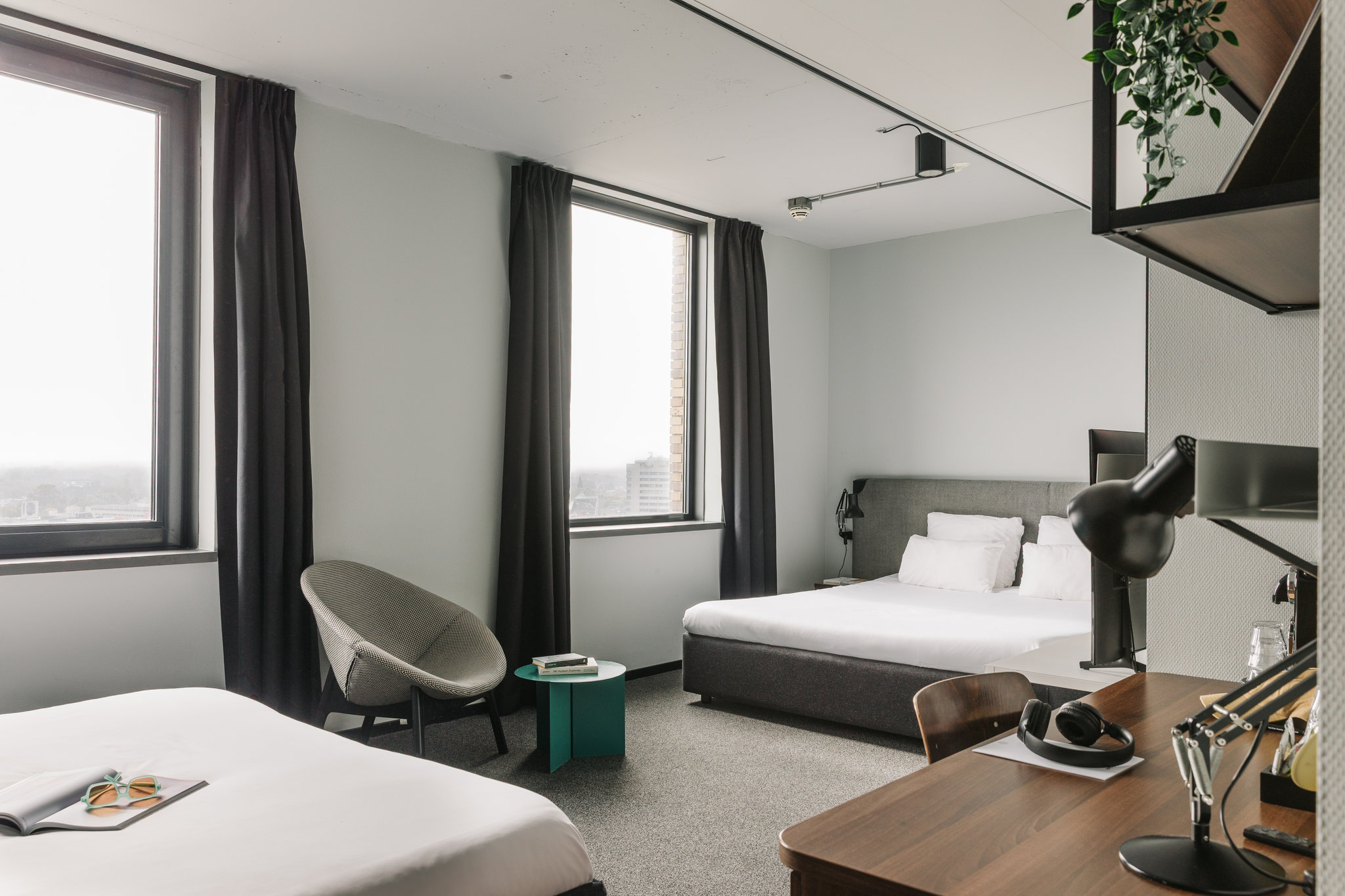 ugfrmBkvg02e7MhPfuTr0A_Family_Room_S