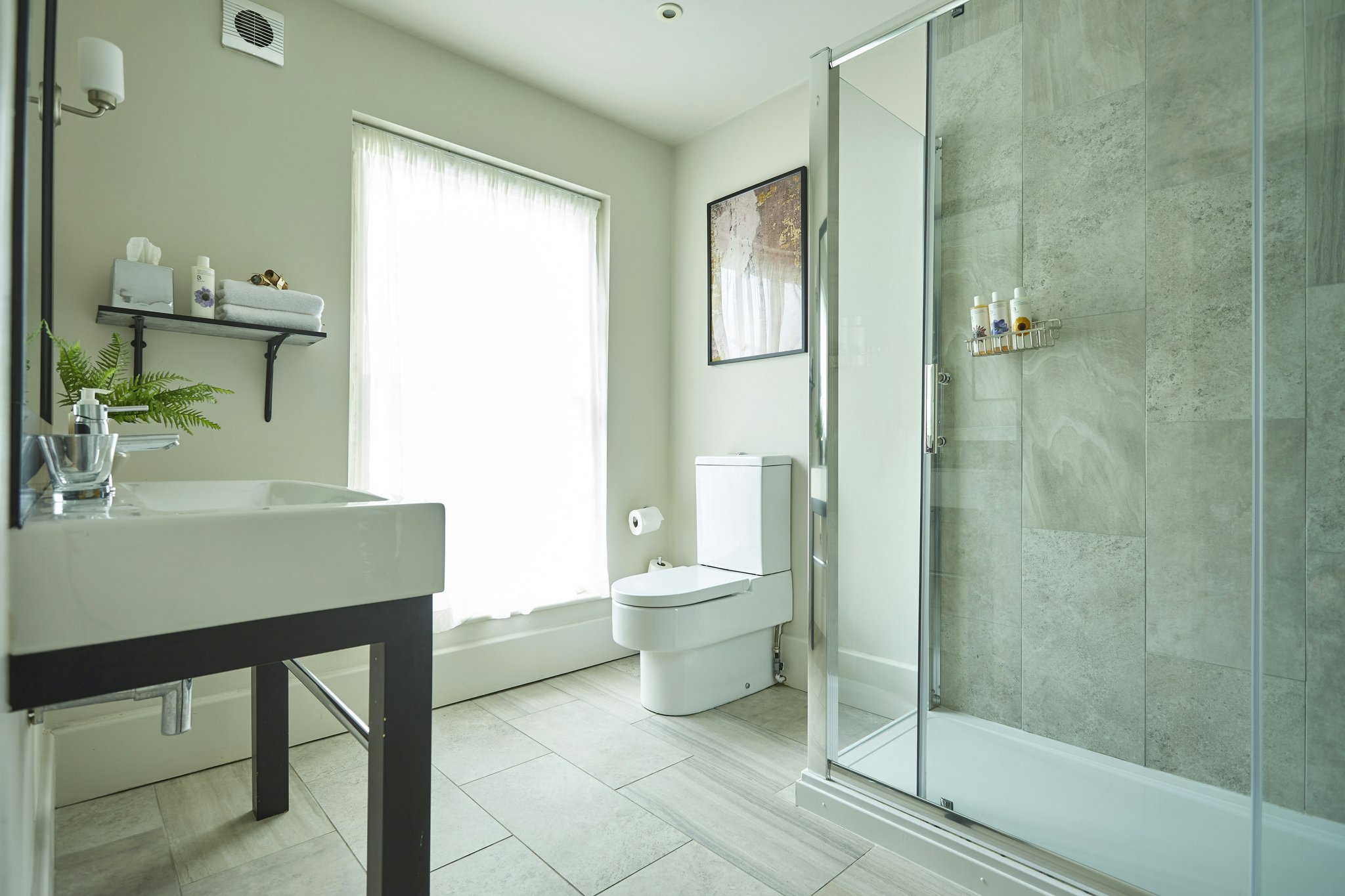 KJQnGYKiykeyKsKtNNPLfg_PremiumBathroom_2_S