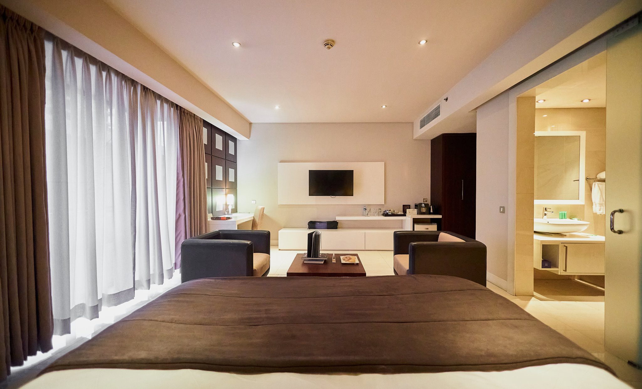 Executive_King_Room-05_S