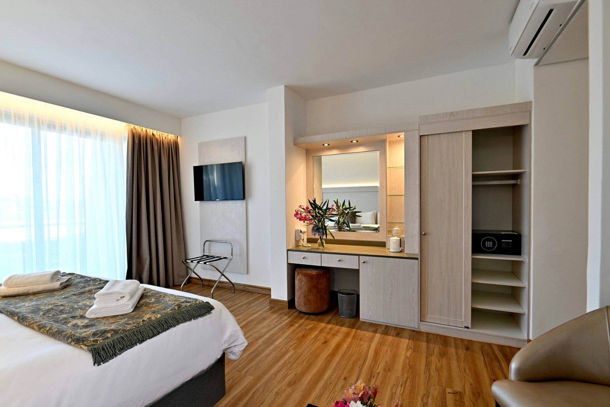 fpOJgPGhUkOe0wU3iEdg_King_Room-1_S