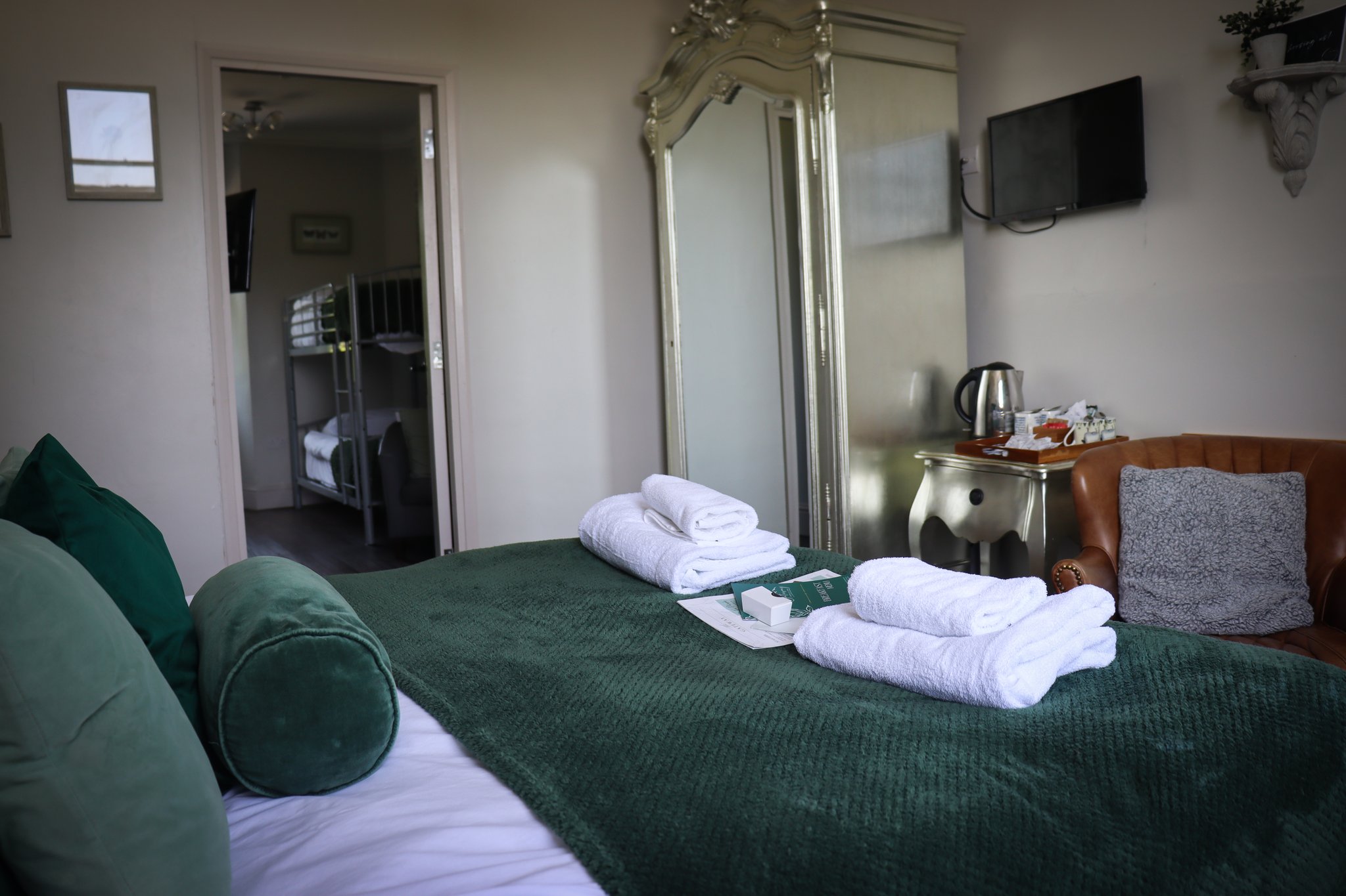 0ftjVmBp2EOJlcvyG0dp7A_Room_9_Family_Room-22_S