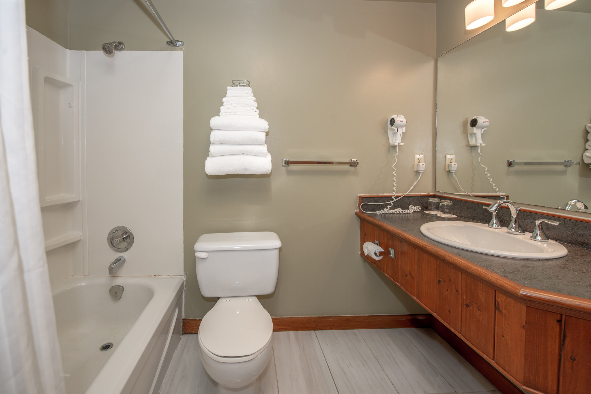 Garden_View_One-Bedroom_Cabin-06_S