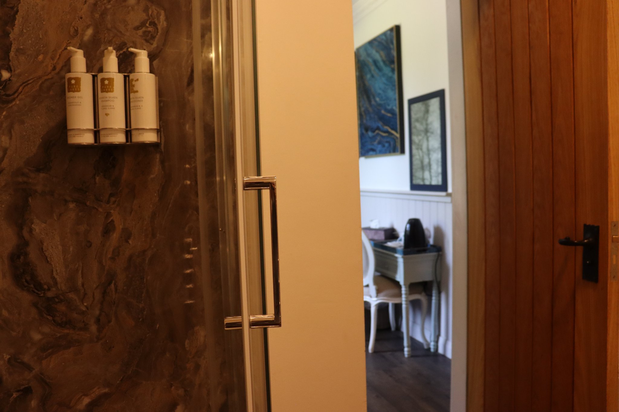 kNZAPZc4v0ahAe5DyFNVPQ_Room_2_Deluxe_Double-18_S