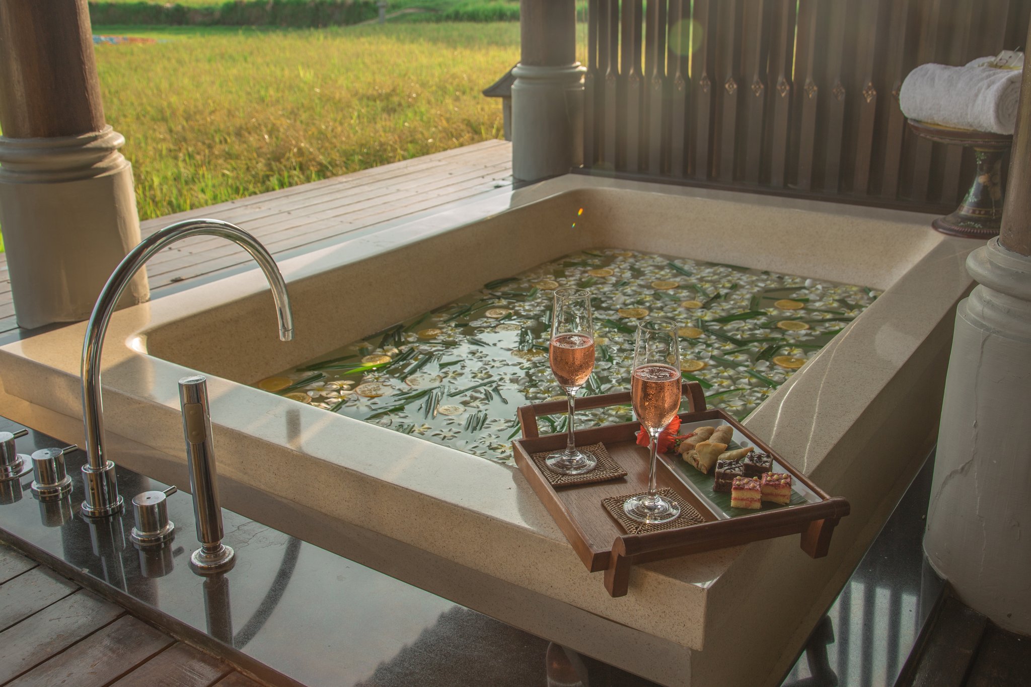 CM5icm003kqhVtTSEkpVkg_couple_bath_ritual_-_3_S