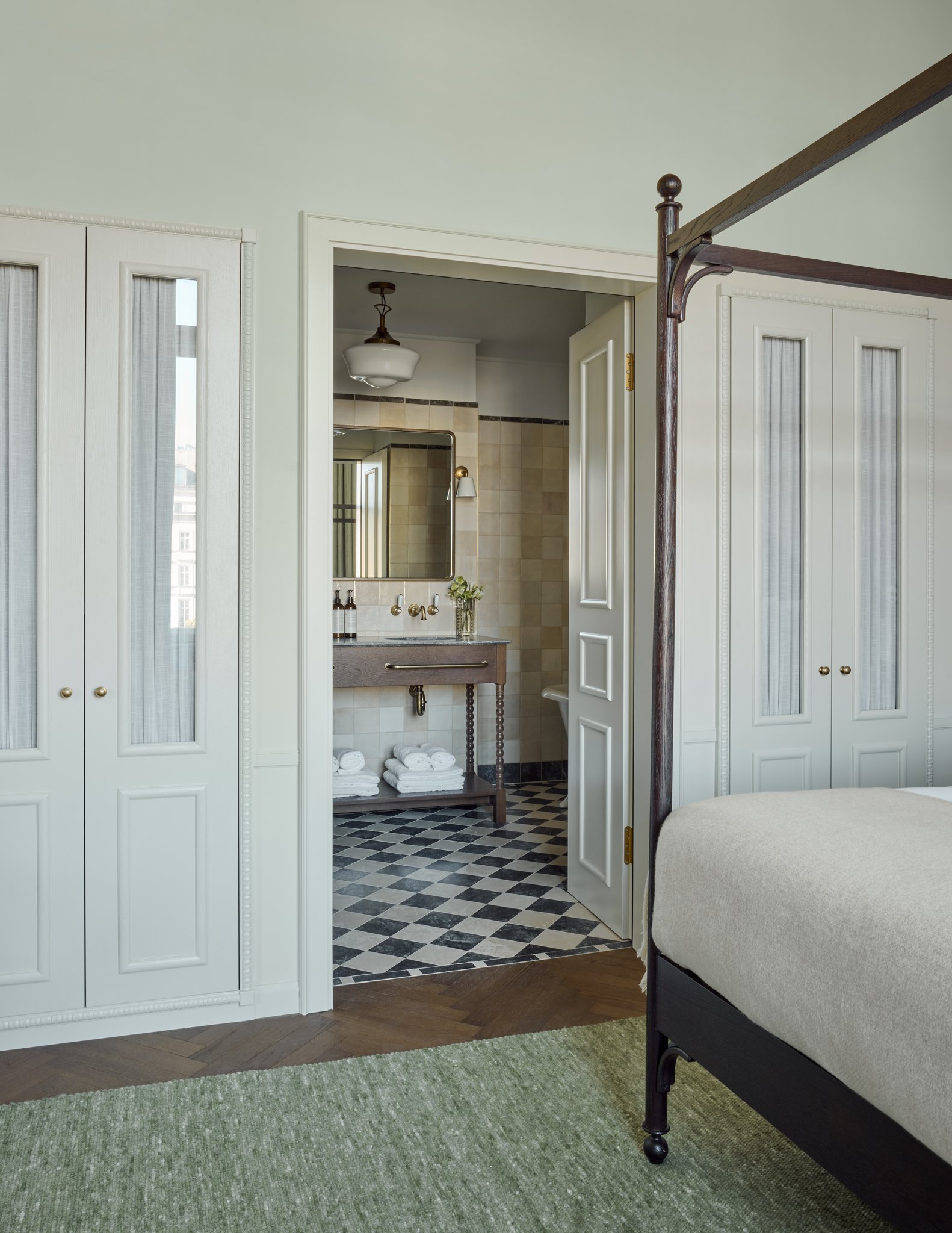 IgOB6DXVqE67MUHAUDPzvA_Suite_Room_4_S