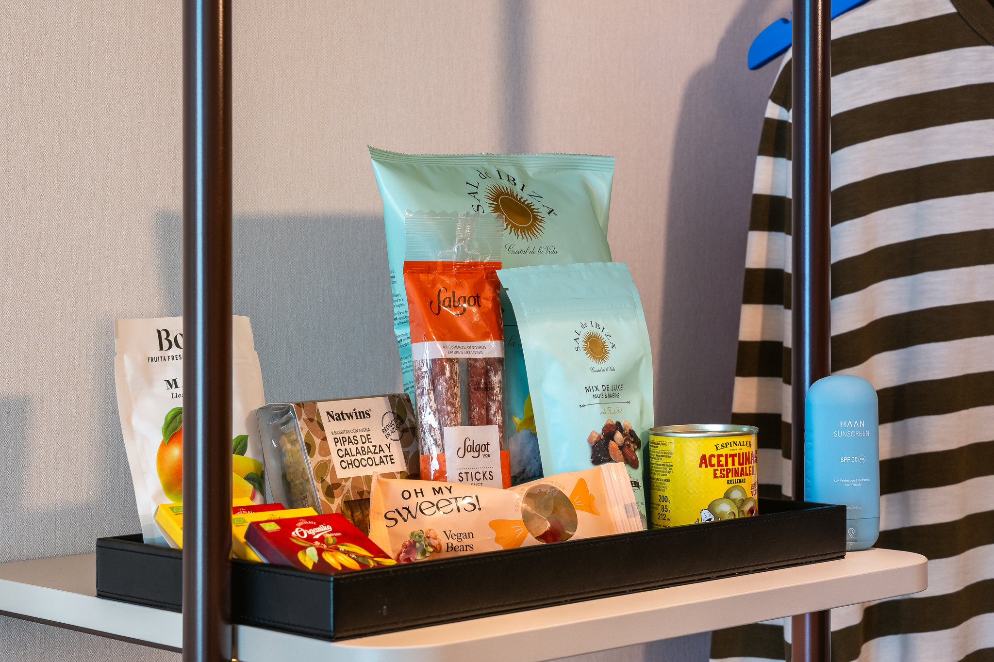 KASb7yA0CBq37VtALg0w_Room_Amenities_Snacks_S