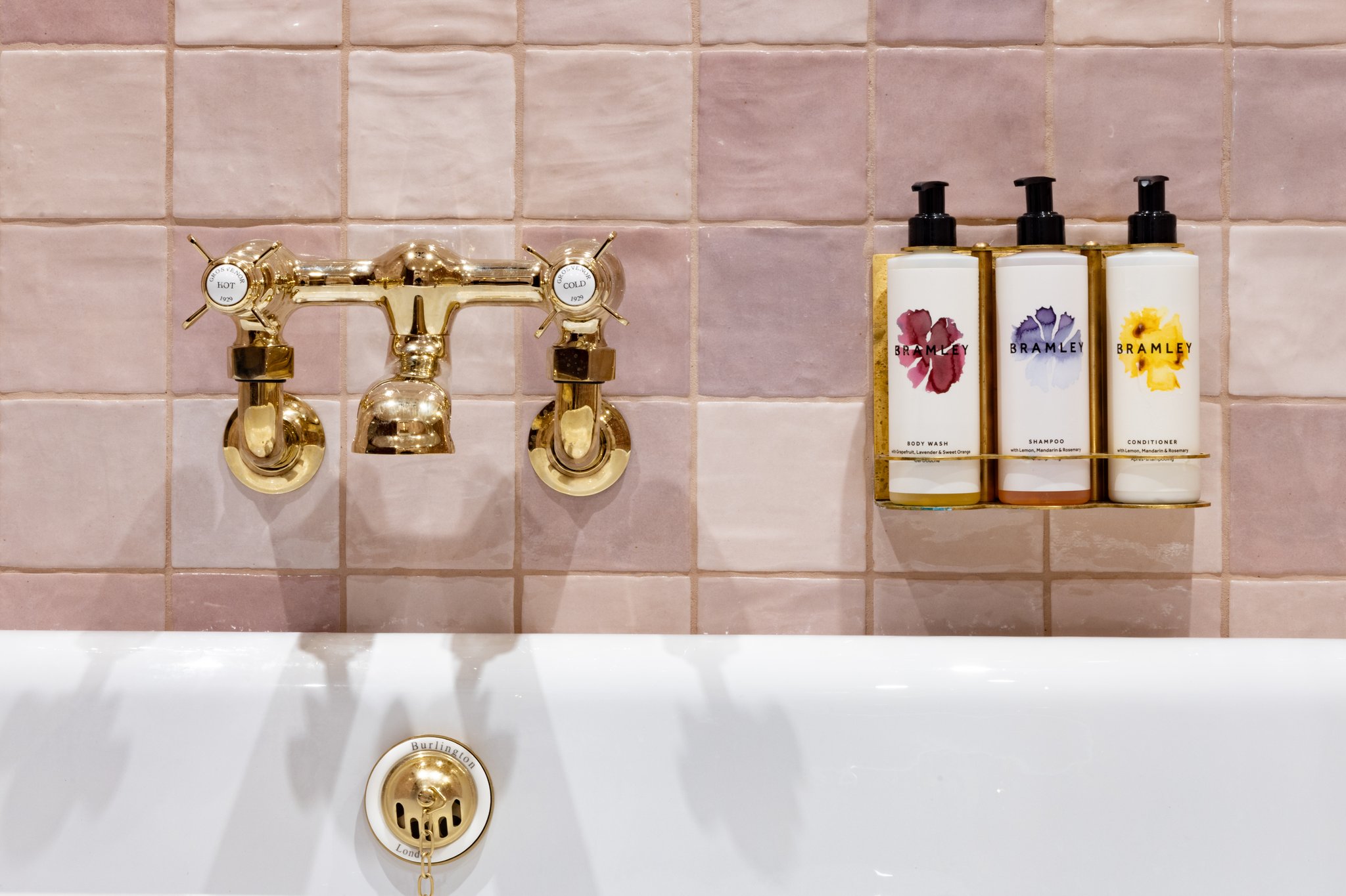 Suite_Bathroom_Amenities_S