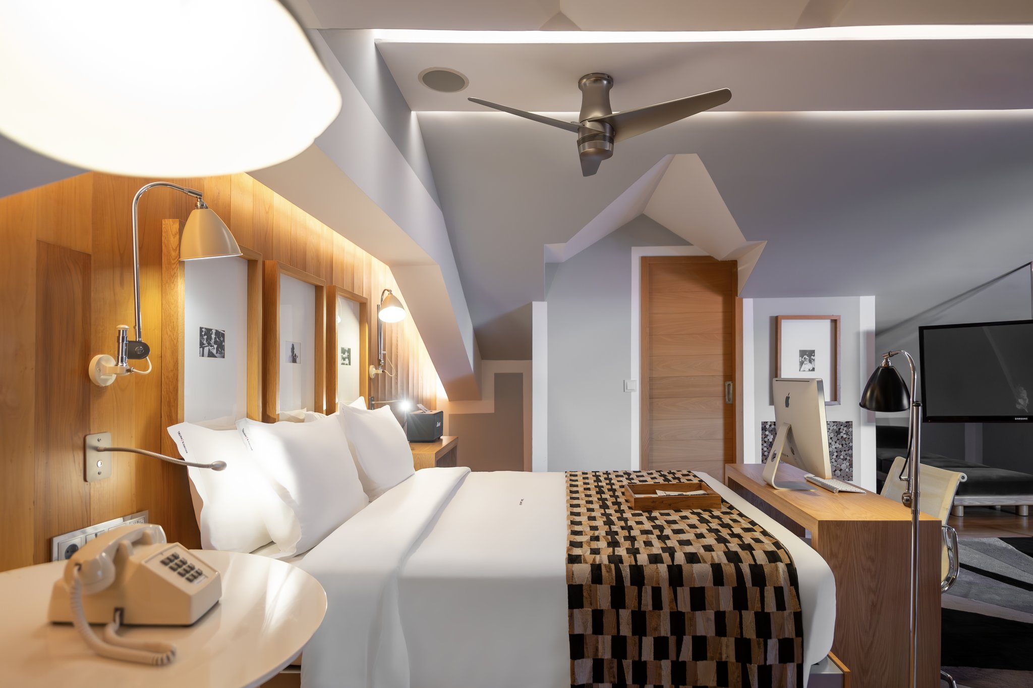 Suite_Castle_View_(2)_S