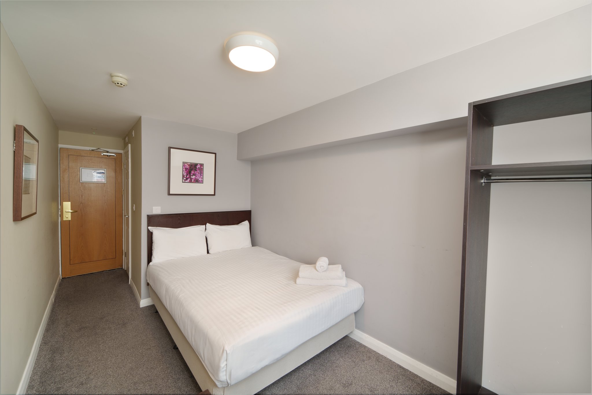 5pJx5Rpi3EiNKUue7EsWww_Double_bed_for_Single_Occupancy__S