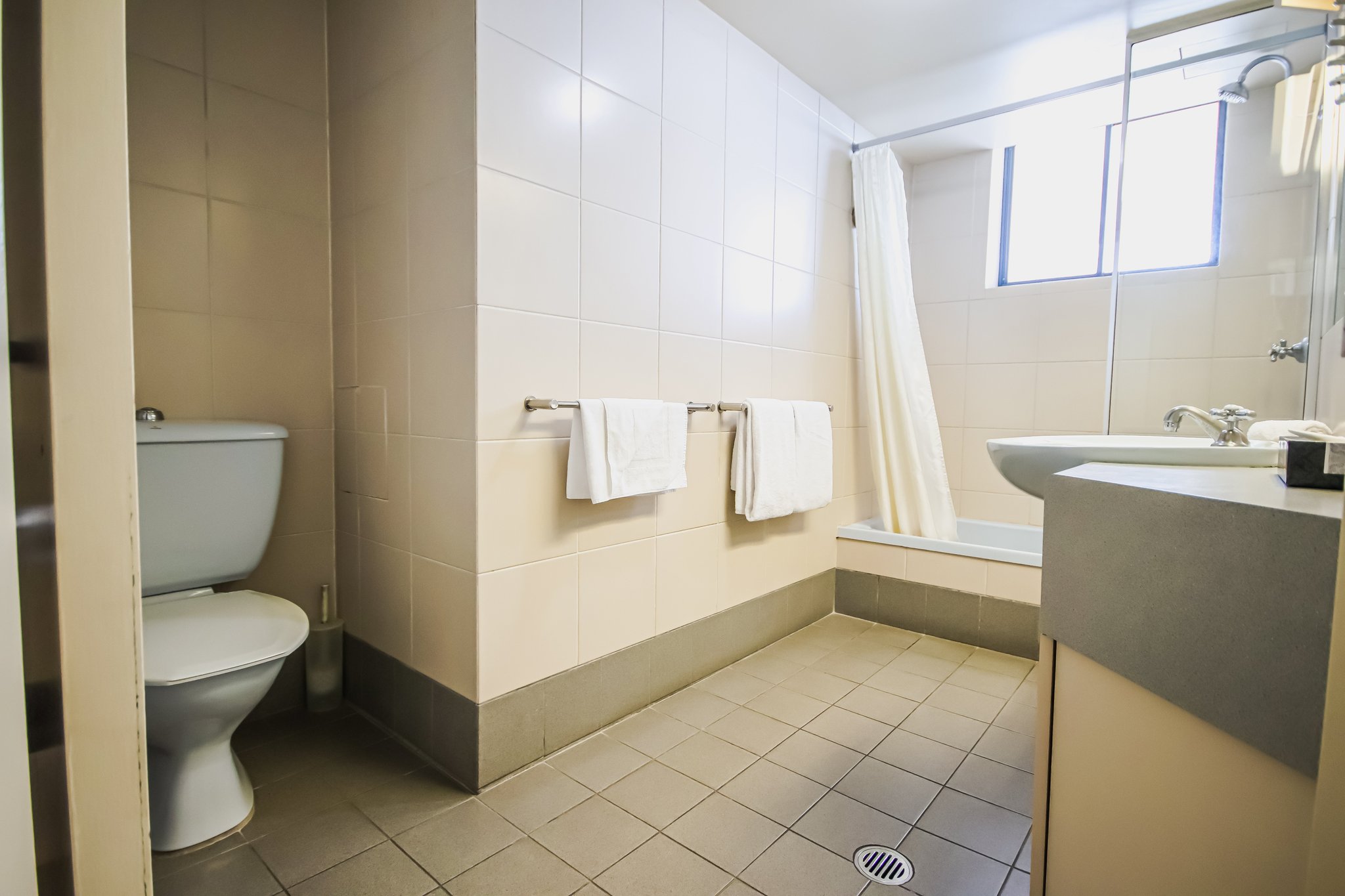 v619eGohIEGDOqj3XDyuzQ_Ensuit_-_1102_S